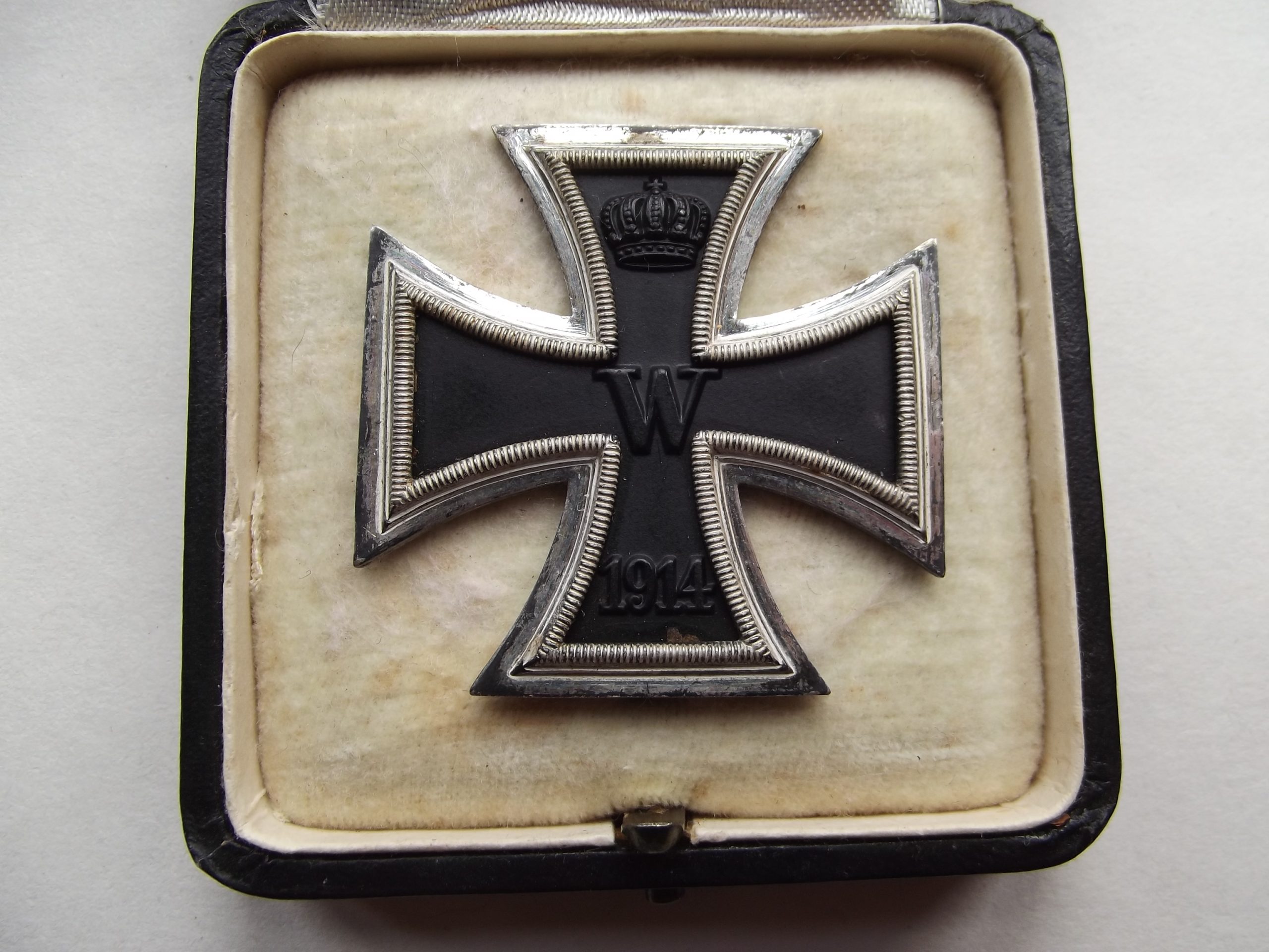 WW1 GERMAN IRON CROSS EK1 CASED MAKER L16