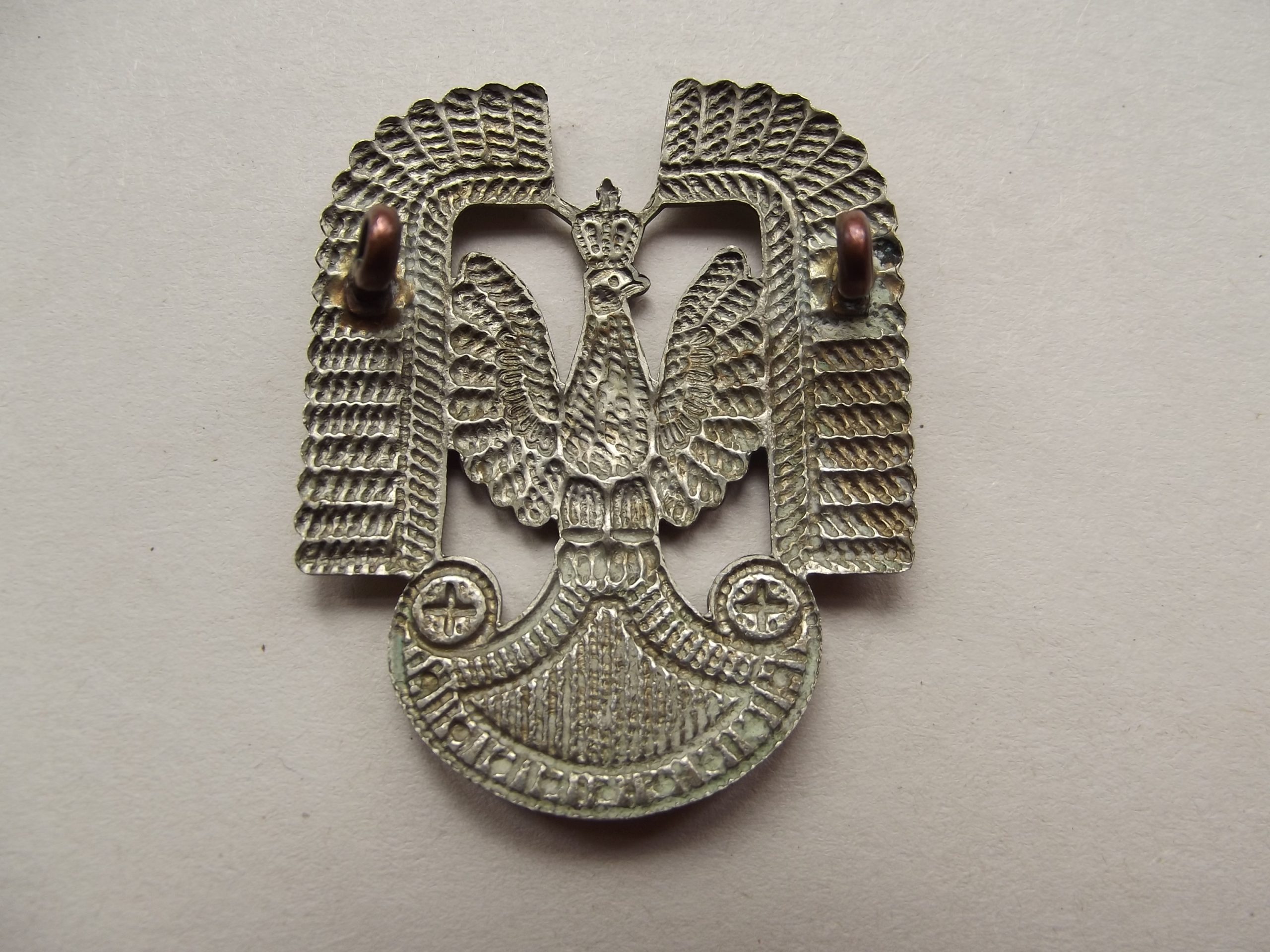WW2 POLISH FREE FORCES BRITISH MADE POLISH AIRFORCE CAP BADGE