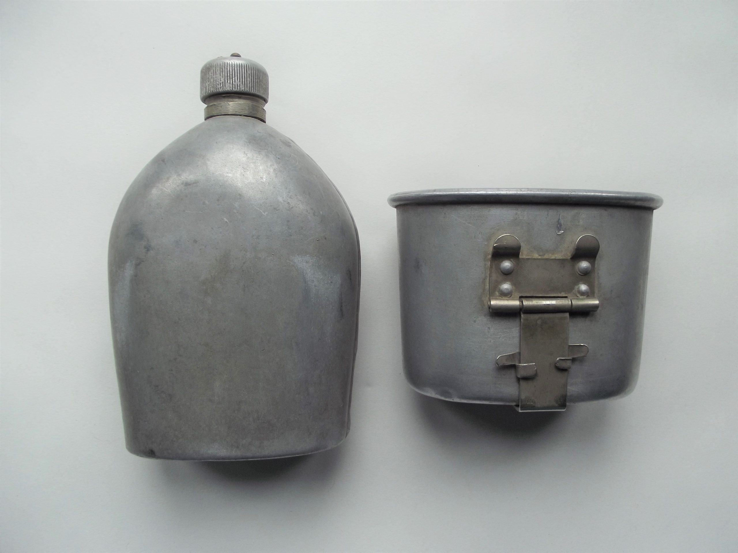 WW2 AMERICAN WEBBING CANTEEN COVER DATED 1941 & CANTEEN DATED 18