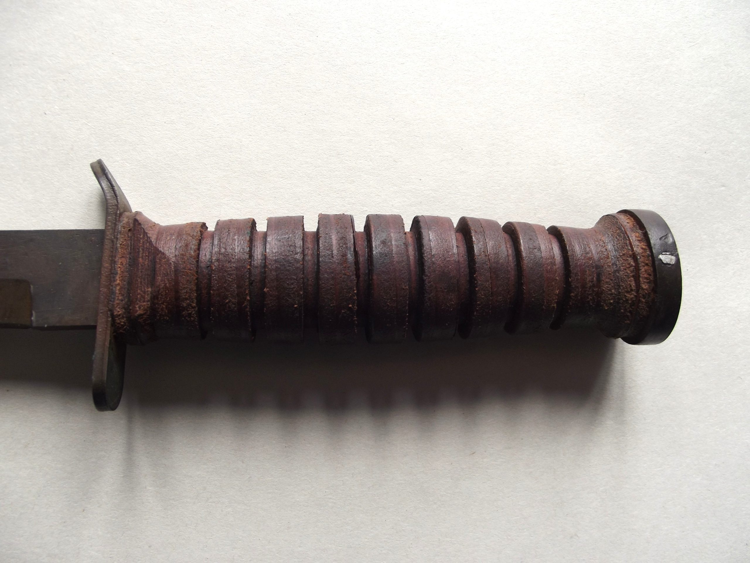 AMERICAN M3 FIGHTING KNIFE CAMILLUS & FIBRE SCABBARD