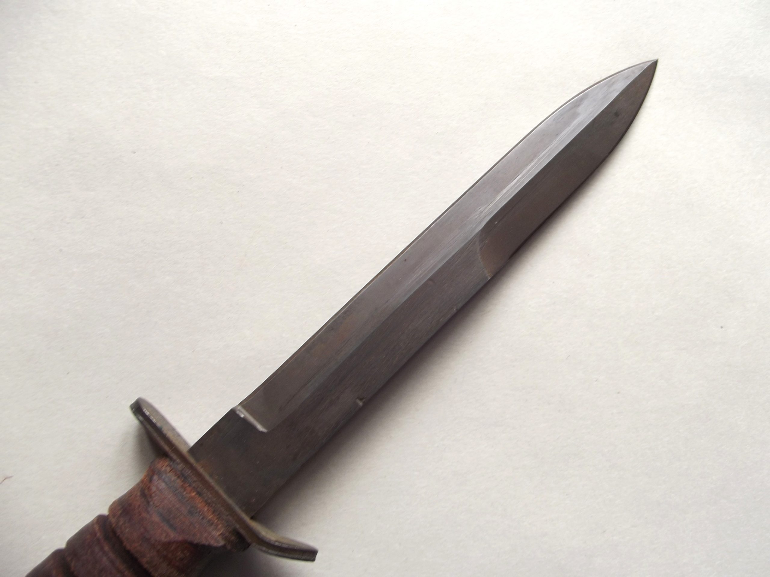AMERICAN M3 FIGHTING KNIFE CAMILLUS & FIBRE SCABBARD