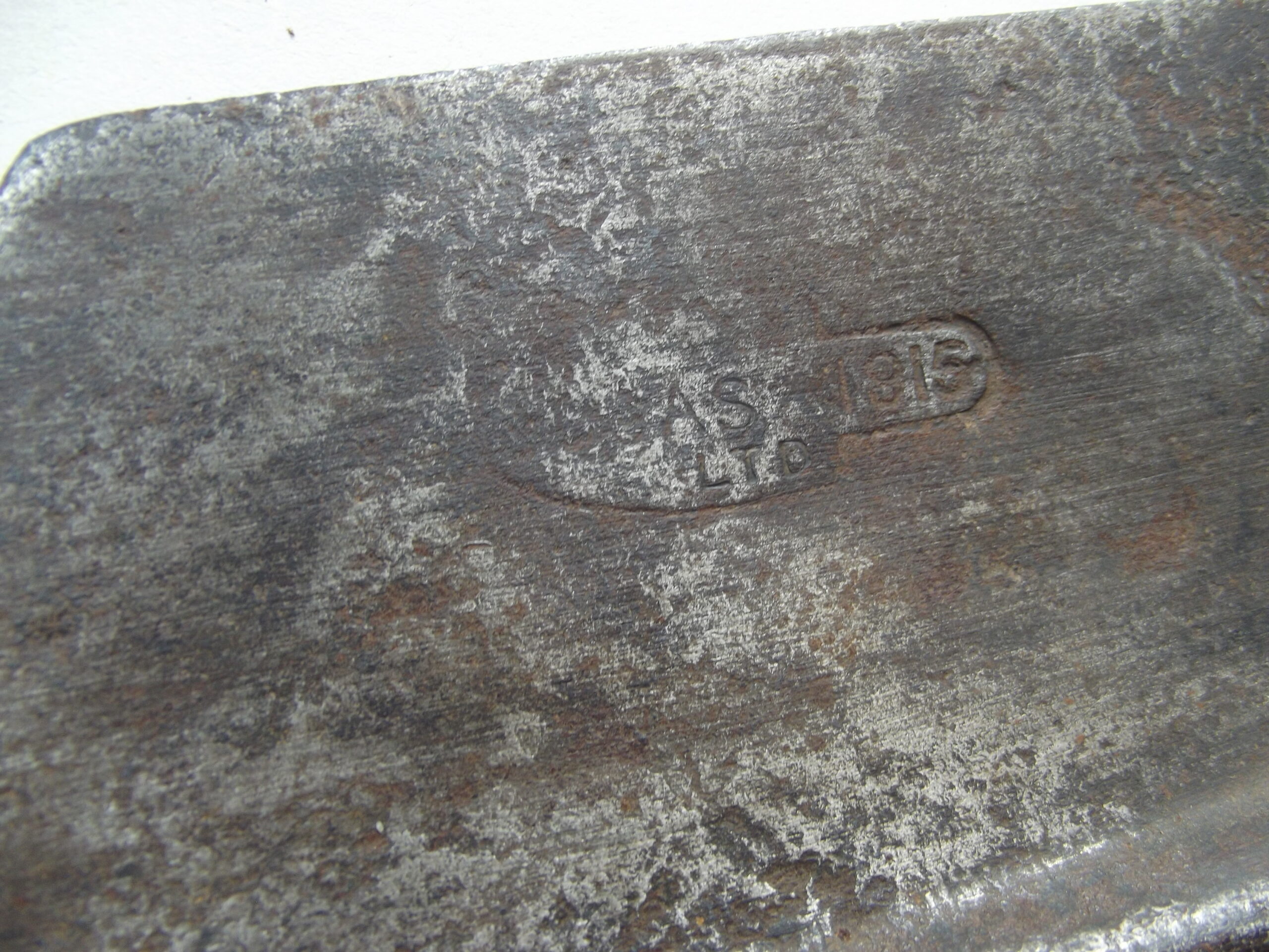 WW1 IN-TRENCHING TOOL DATED 1915 & HALVE