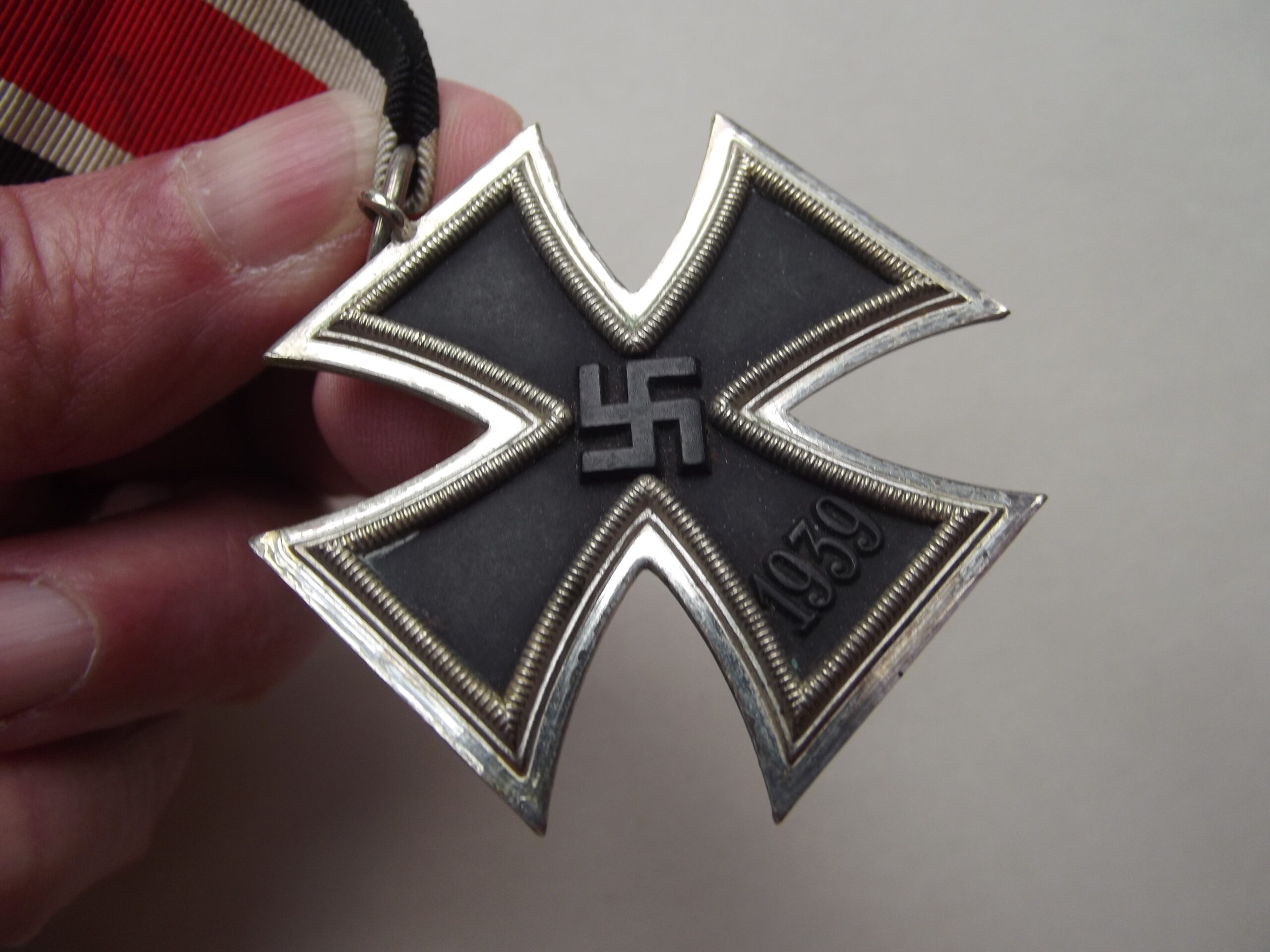 WW2 GERMAN 2ND CLASS IRON CROSS & RIBBON