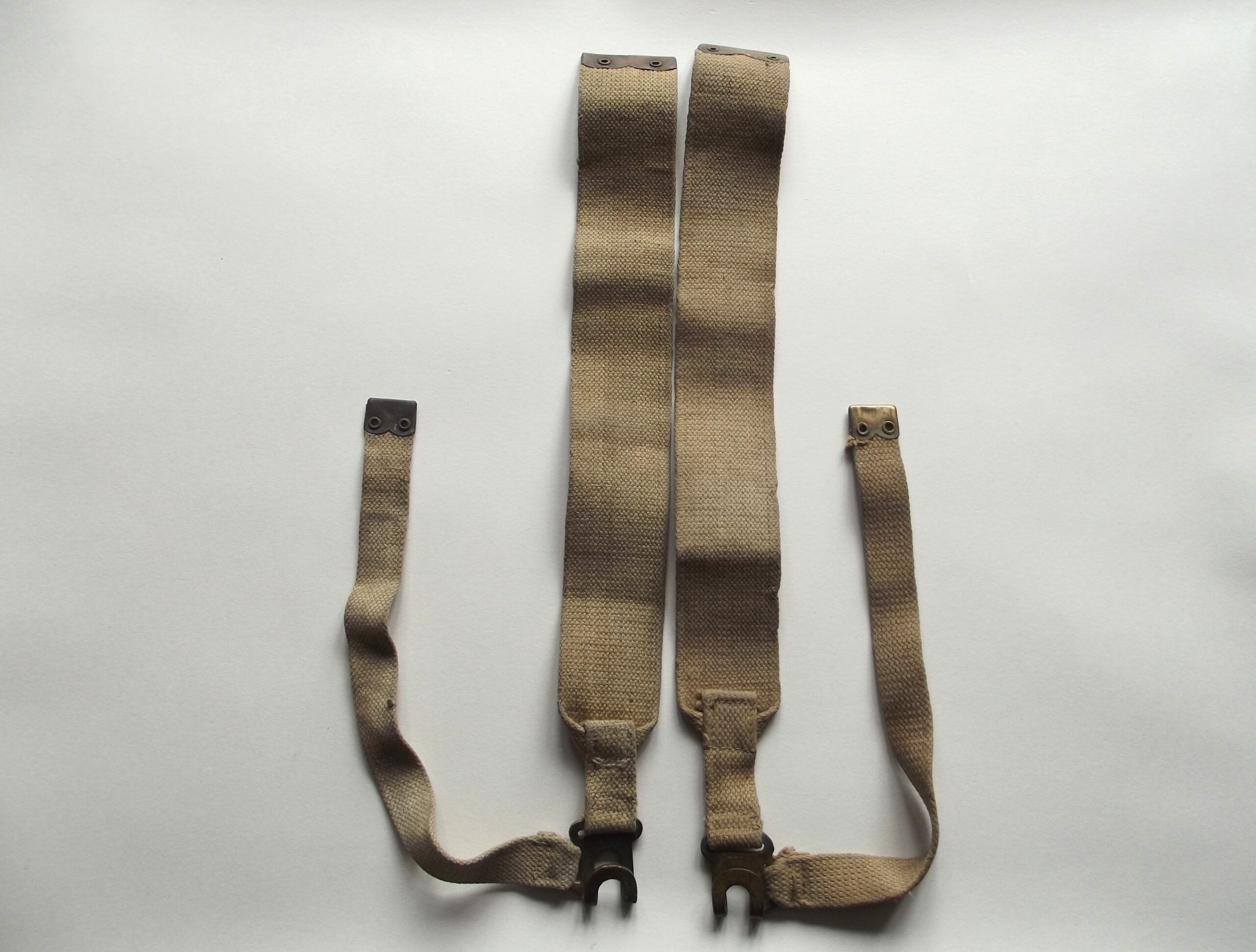 WW2 37 PTN WEBBING SHOULDER STRAPS INDIAN MADE DATED 1941/43