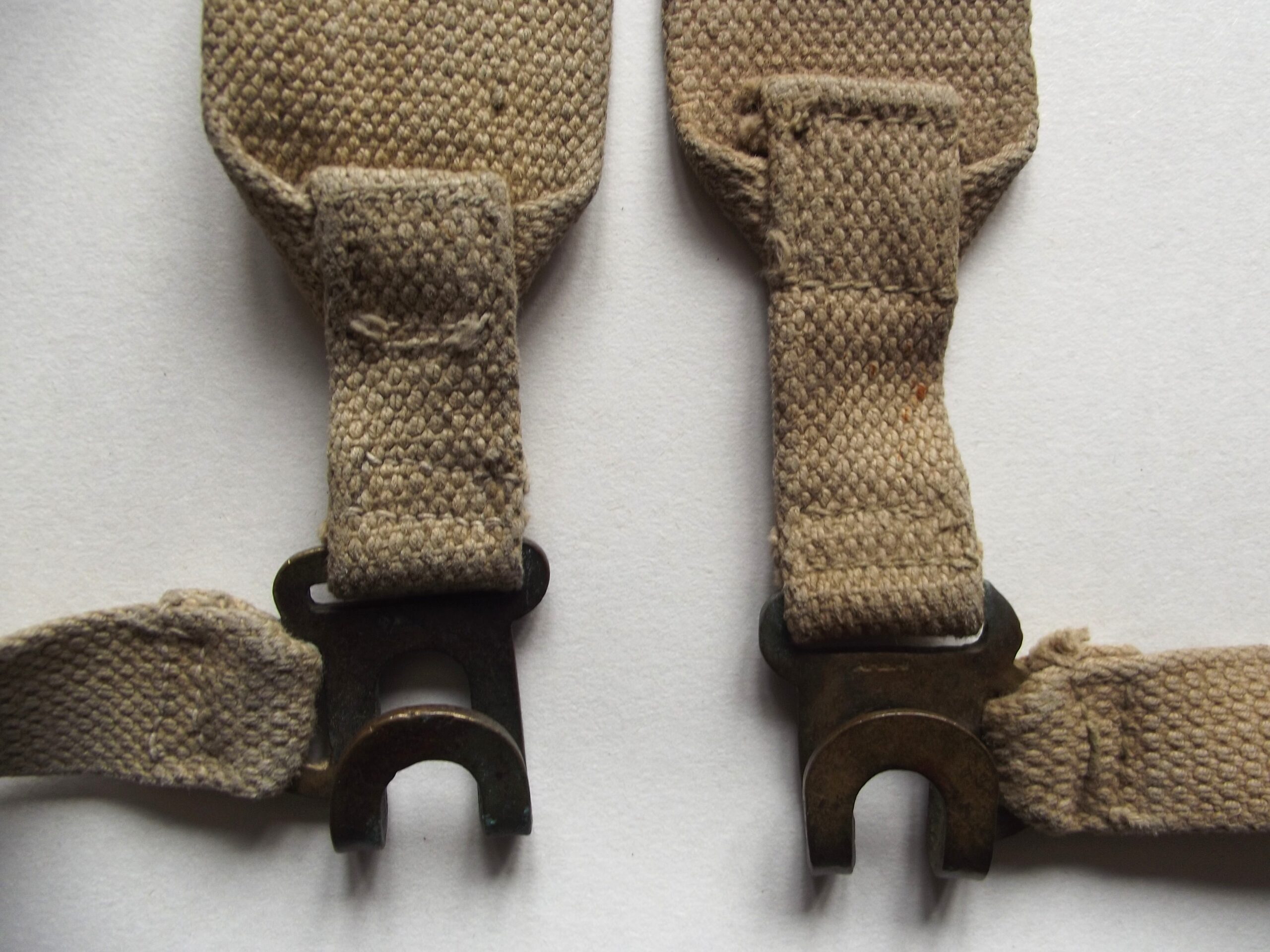 WW2 37 PTN WEBBING SHOULDER STRAPS INDIAN MADE DATED 1941/43