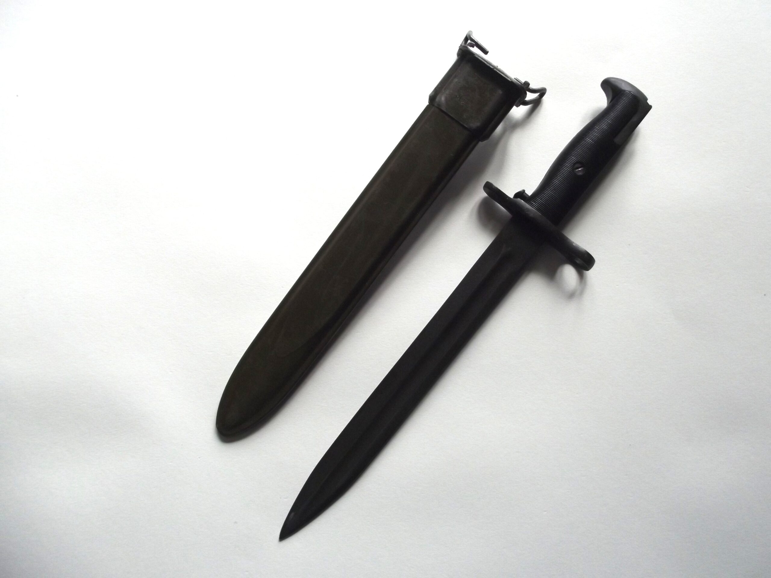 WW2 AMERICAN SPEARPOINT M1 GARAND BAYONET & SCABBARD DATED 1943