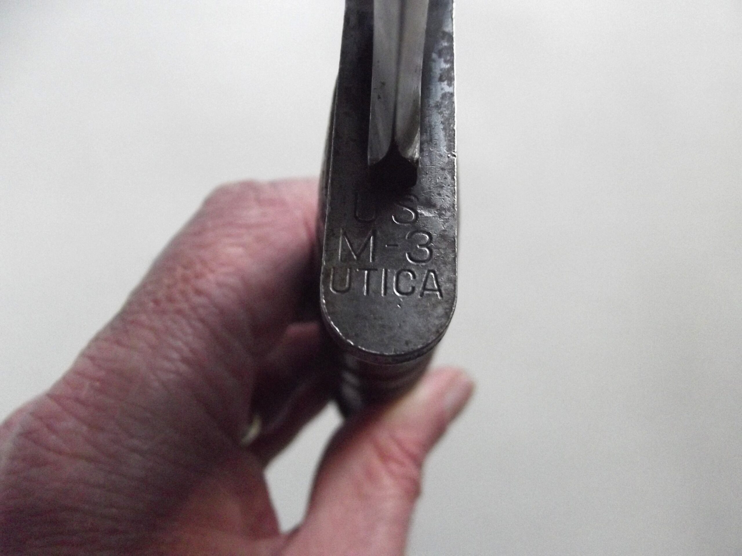 WW2 AMERICAN M3 FIGHTING KNIFE & USM8 FIBRE SCABBARD B.M.CO