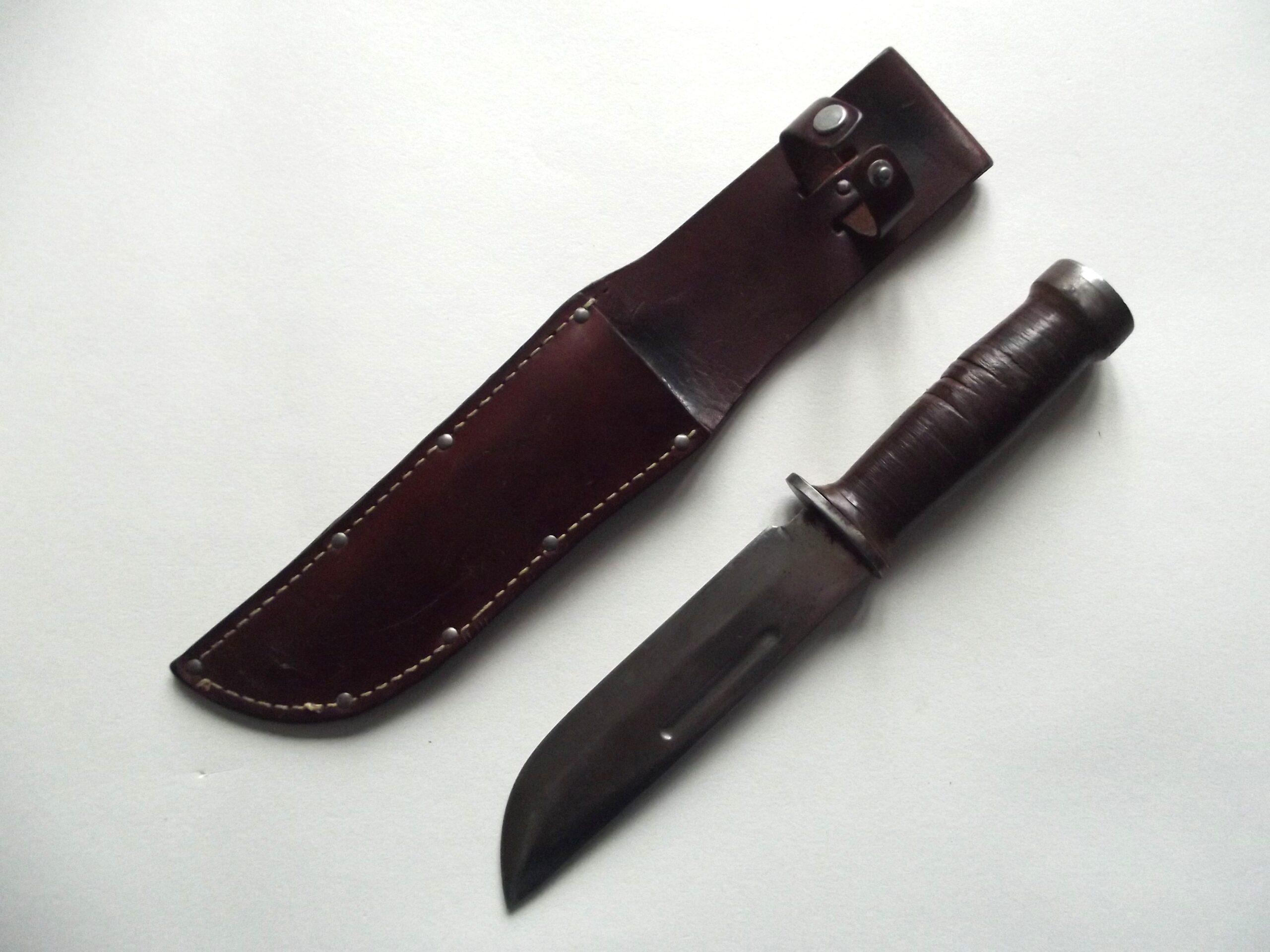 WW2 AMERICAN CATTARAUGUS 225Q FIGHTING KNIFE & LEATHER SCABBARD