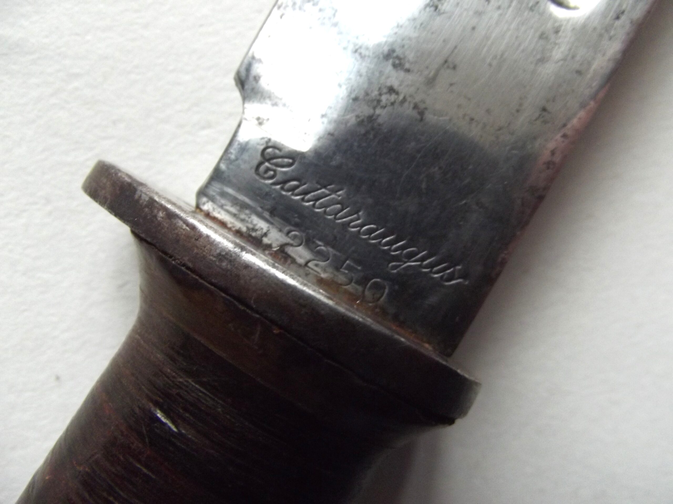 WW2 AMERICAN CATTARAUGUS 225Q FIGHTING KNIFE & LEATHER SCABBARD
