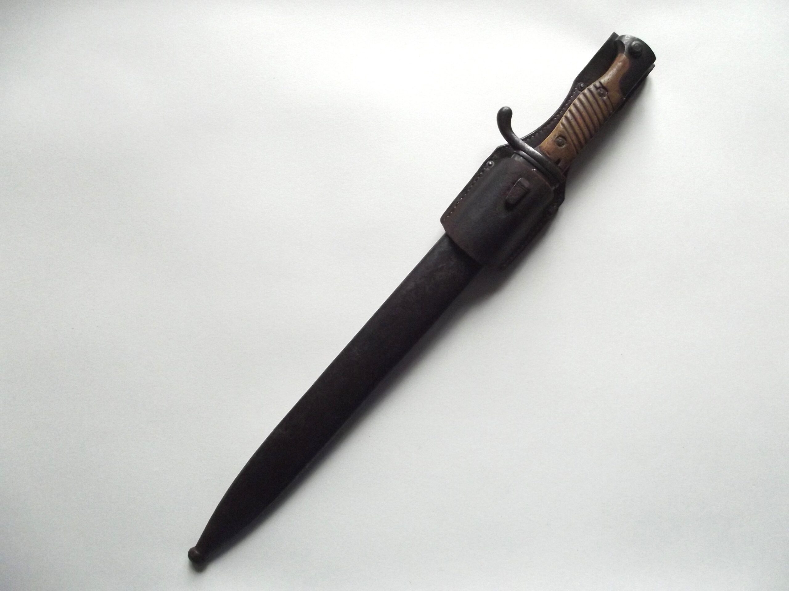 WW1 IMPERIAL GERMAN BUTCHER BAYONET & SCABBARD DATED 1915