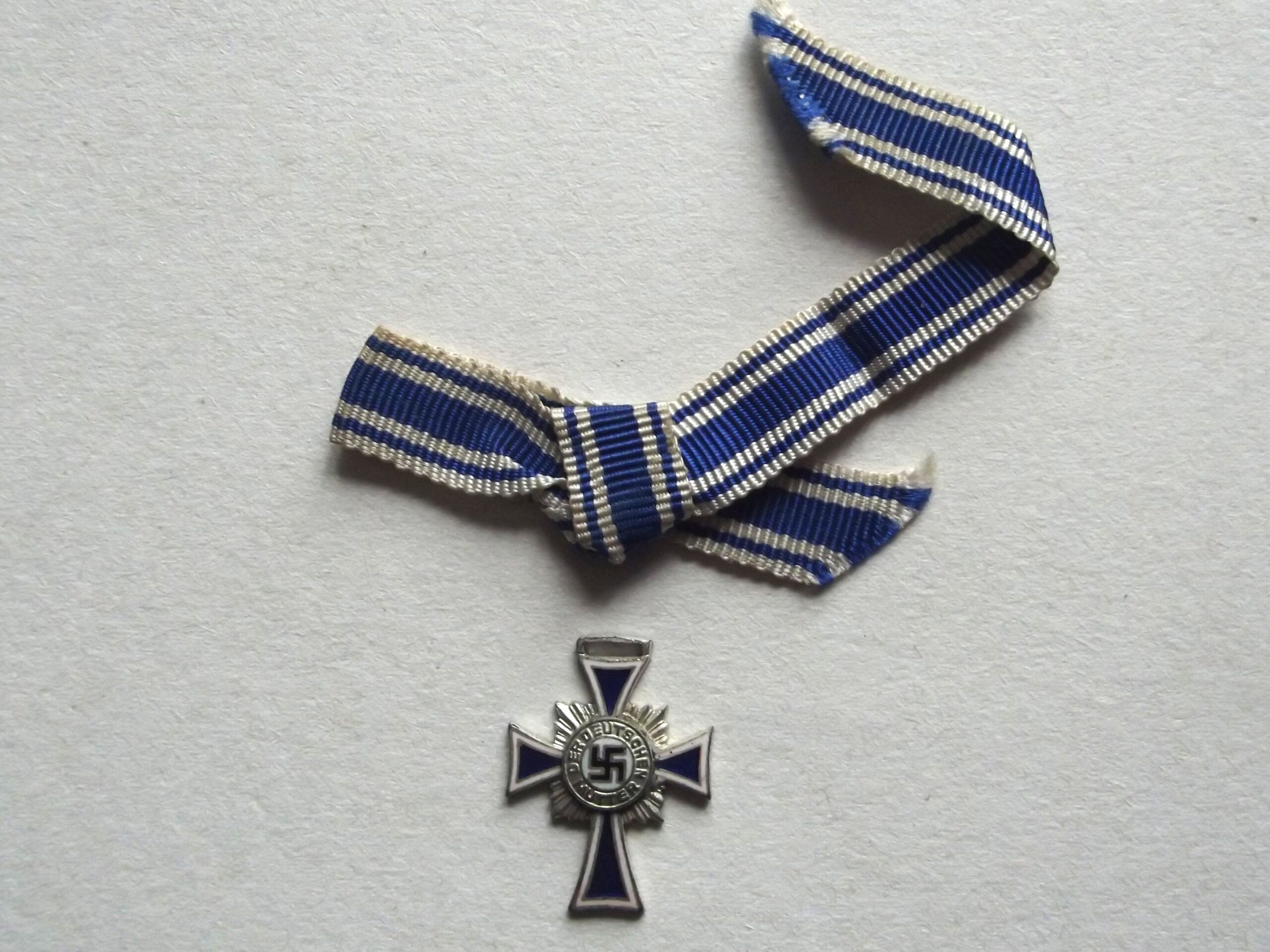 GERMAN MINIATURE MOTHERS CROSS IN SILVER MAKER L11