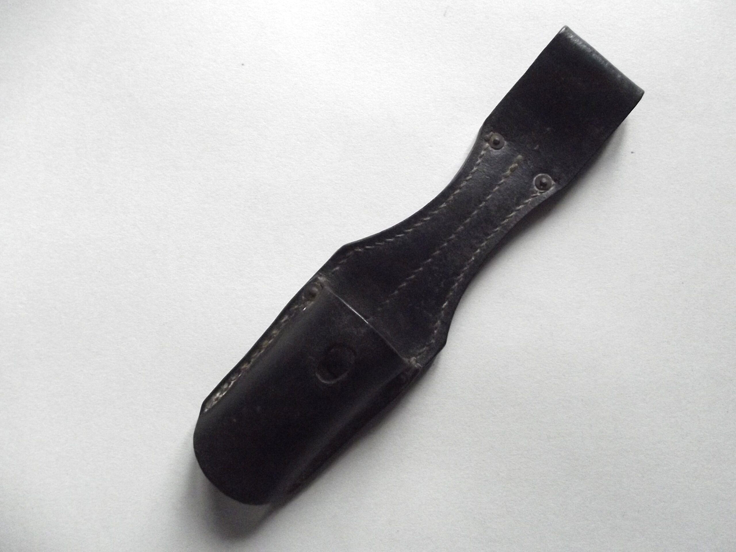 WW2 GERMAN K98 LEATHER BAYONET FROG DATED 1943