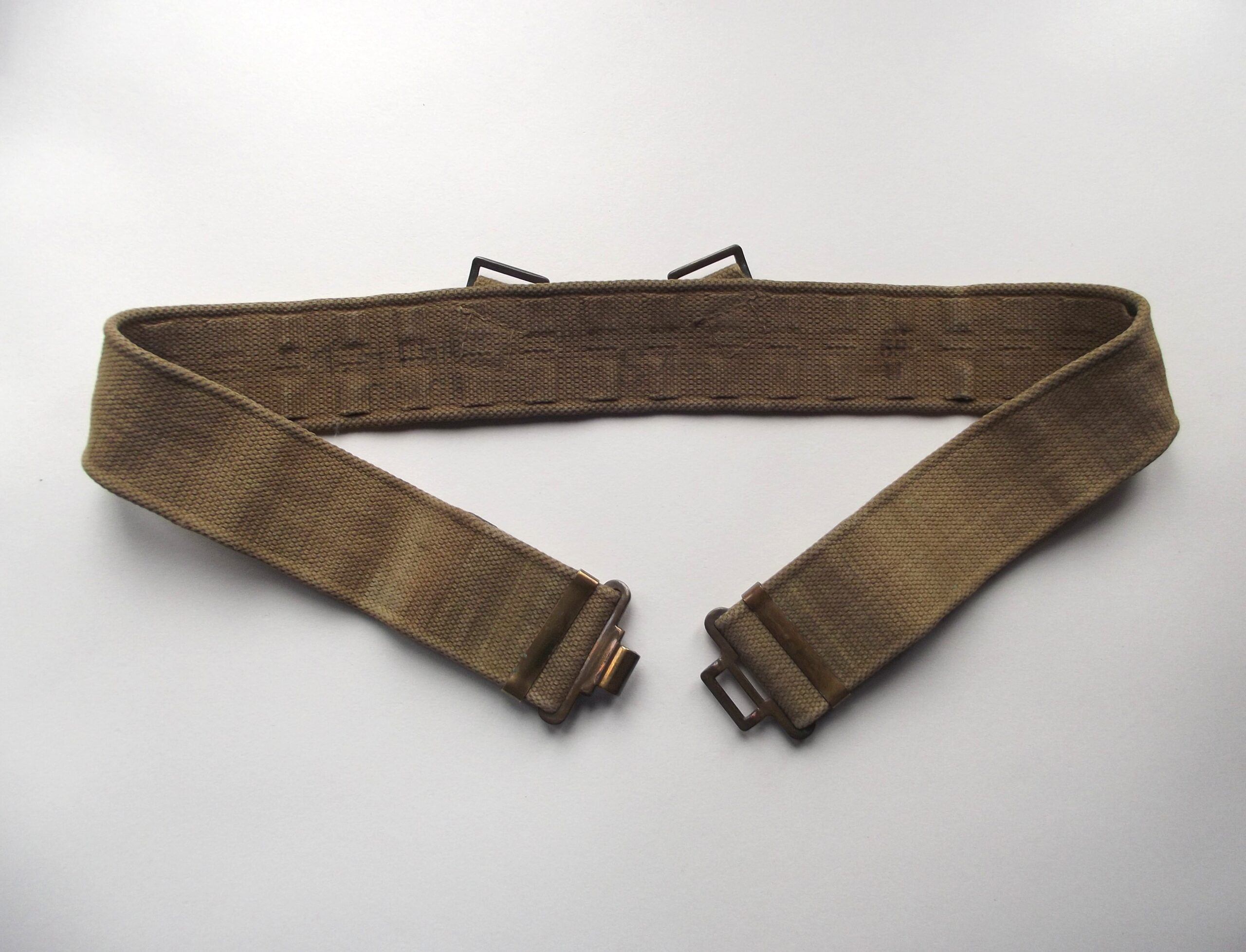 WW2 37 PTN WEBBING BELT DATED 1940 MAKER M.E.CO