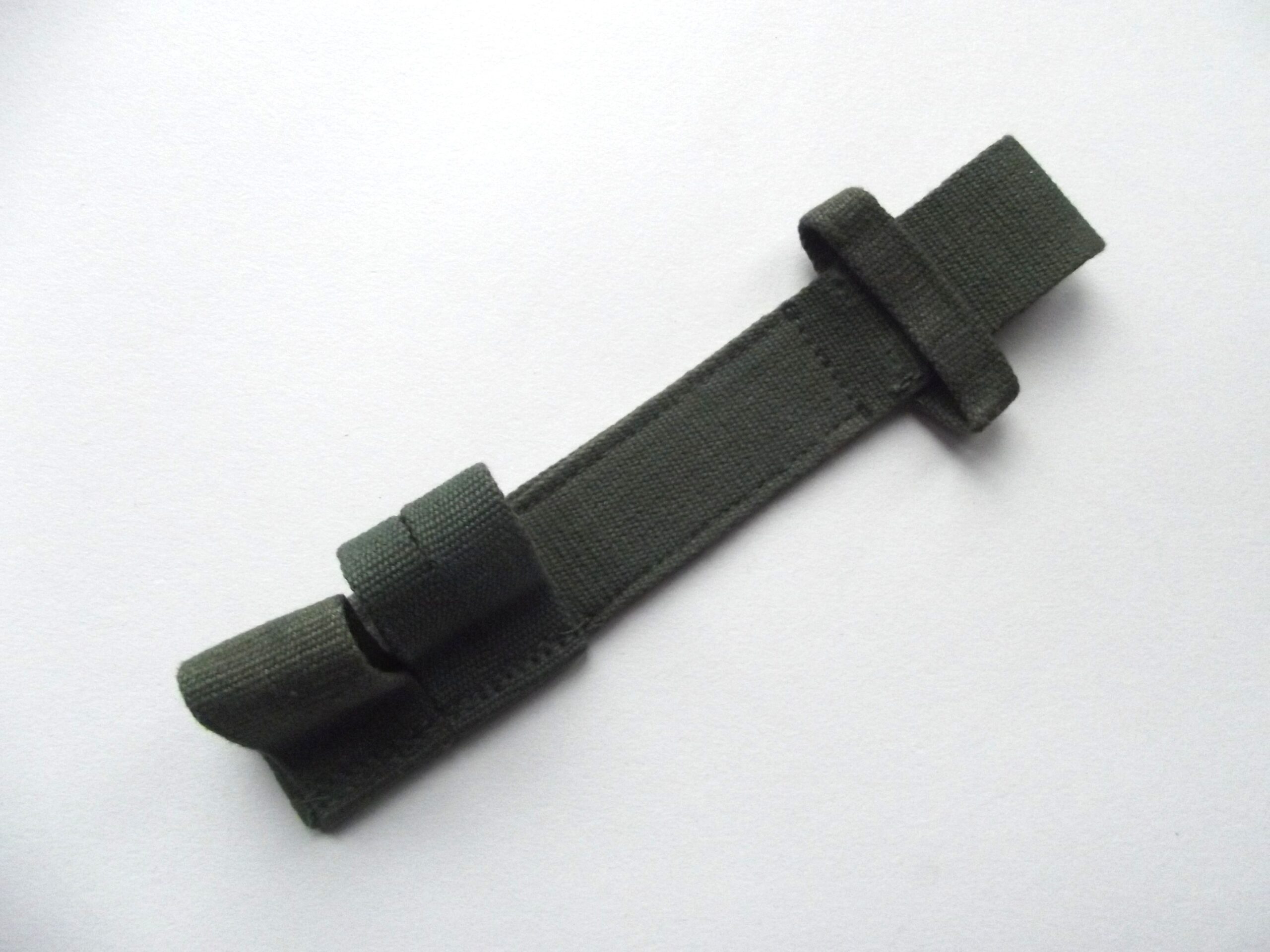 WW2 BRITISH ARMY 44 PTN WEBBING BAYONET FROG DATED 1945