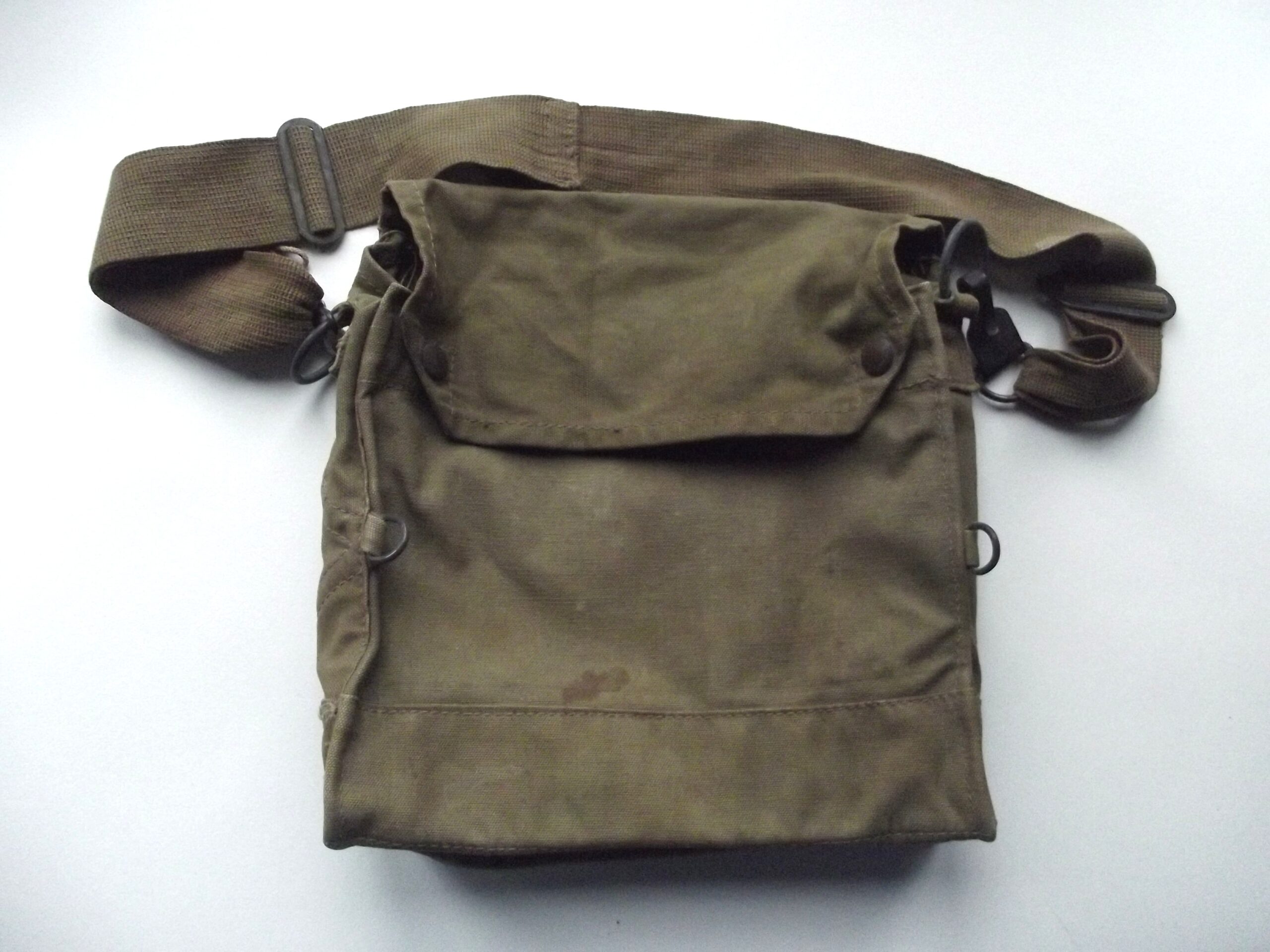 WW2 BRITISH ARMY GAS MASK BAG DATED 1941