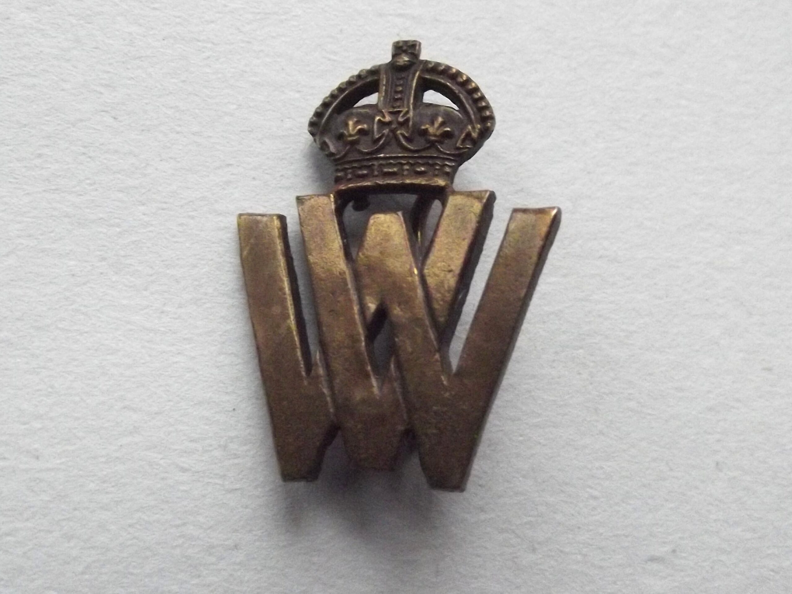 WW1 VOLUNTEER WORKERS BADGE NUMBER 8284