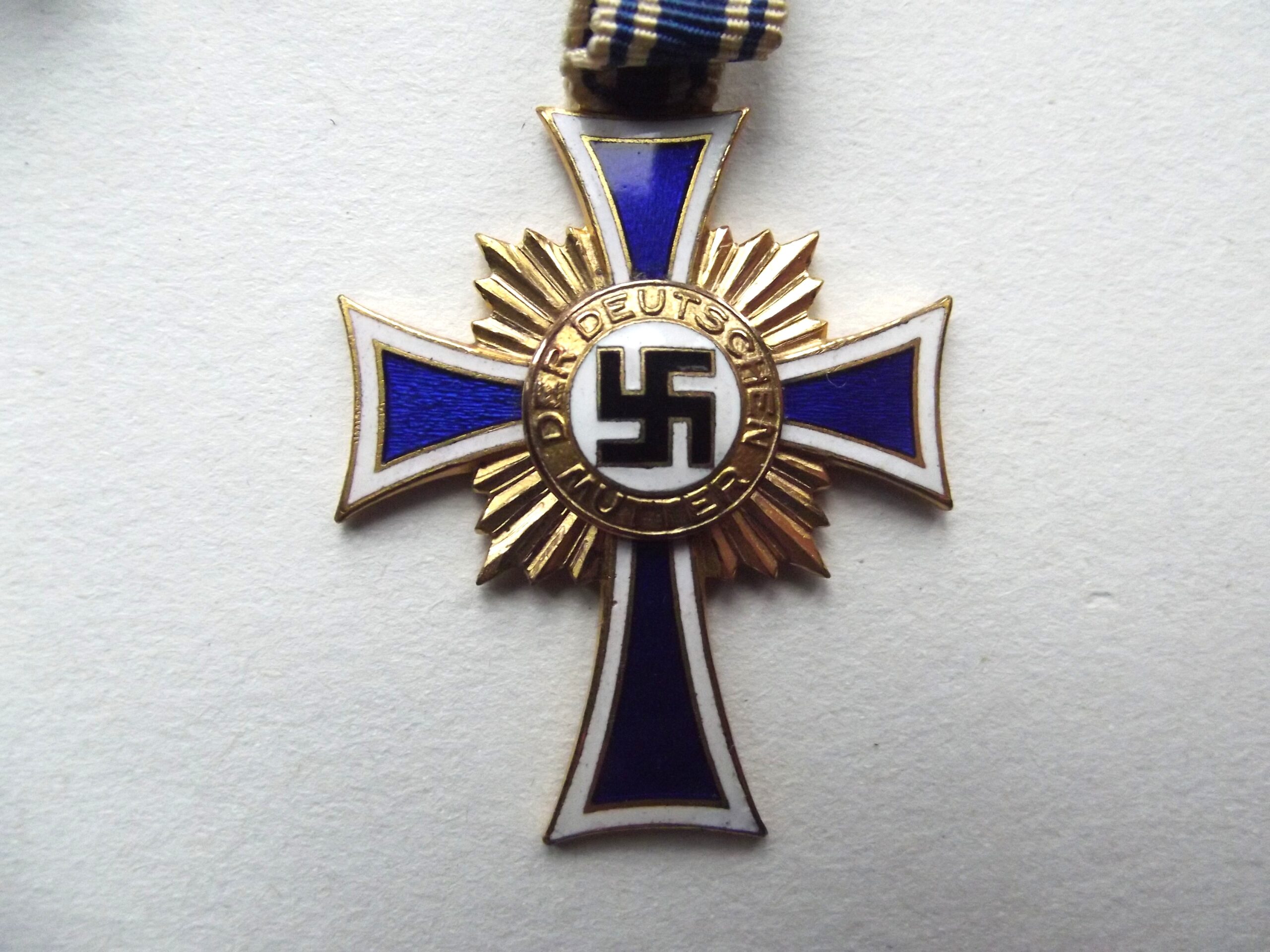 WW2 GERMAN MOTHERS CROSS GOLD AWARD CASED
