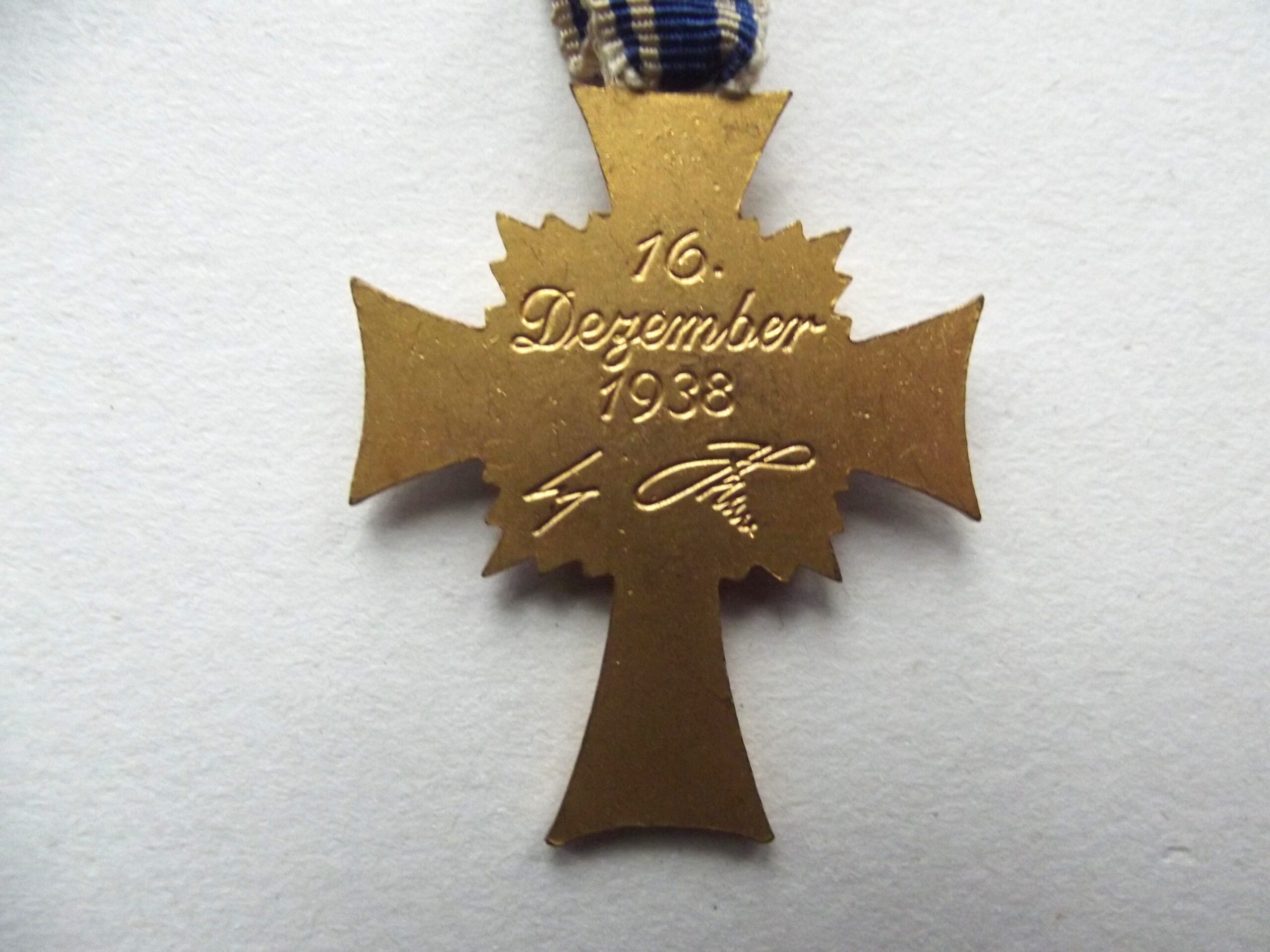 WW2 GERMAN MOTHERS CROSS GOLD AWARD CASED