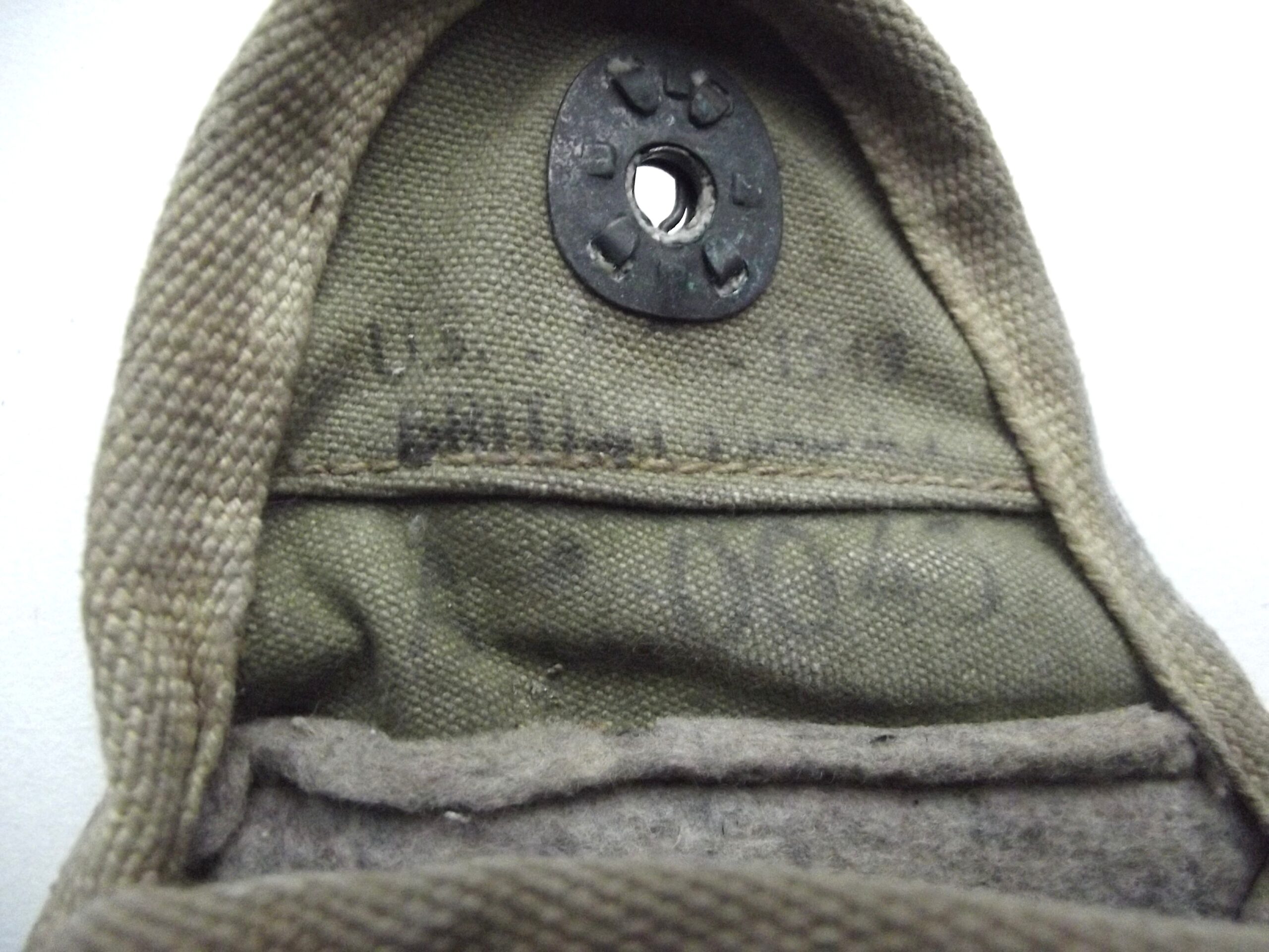 WW2 AMERICAN BRITISH MADE CAVALRY CANTEEN COVER & CONTENTS DATED 1943,44,45