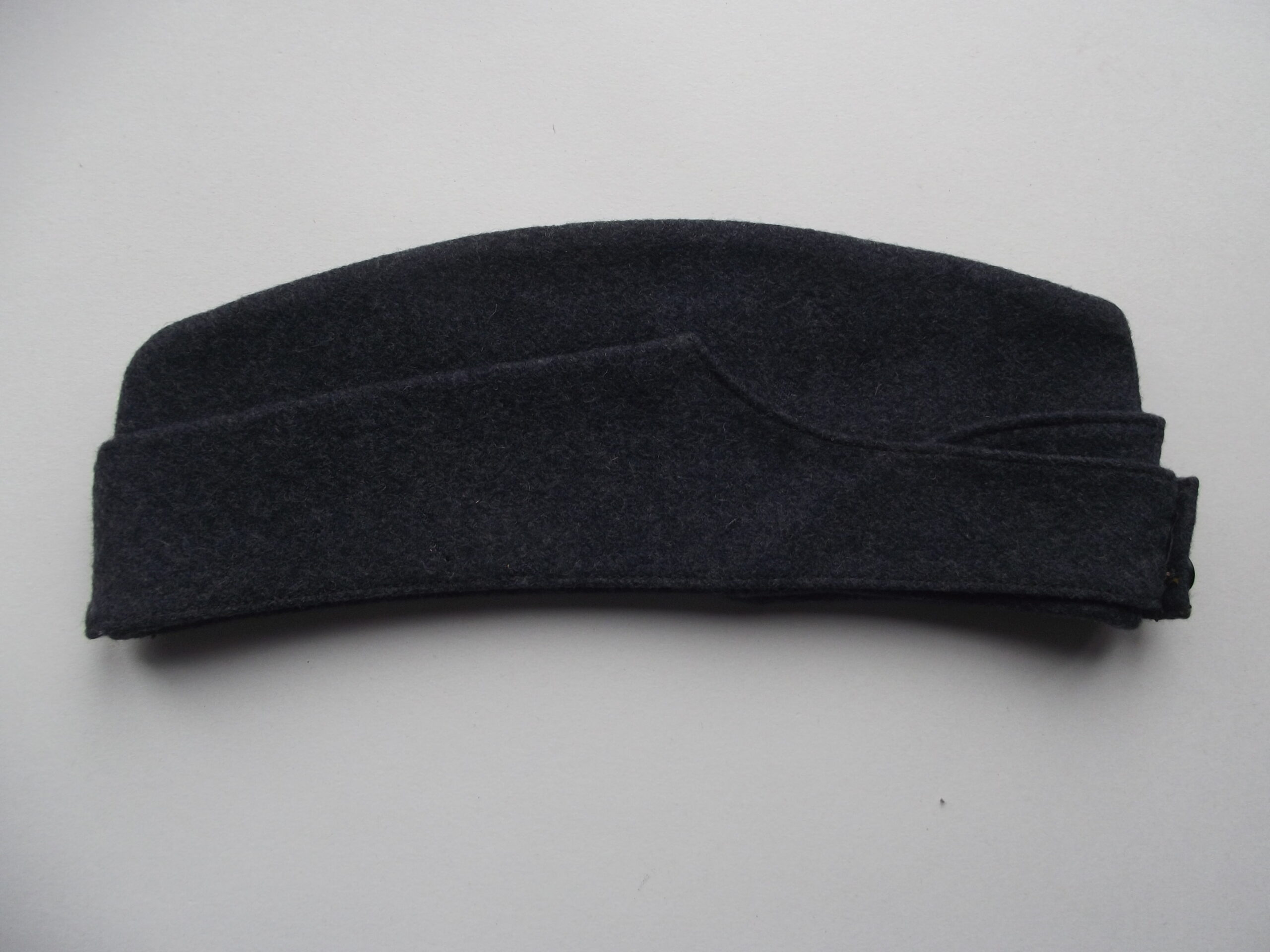 WW2 R.A.F SIDE CAP / BERET DATED 1945