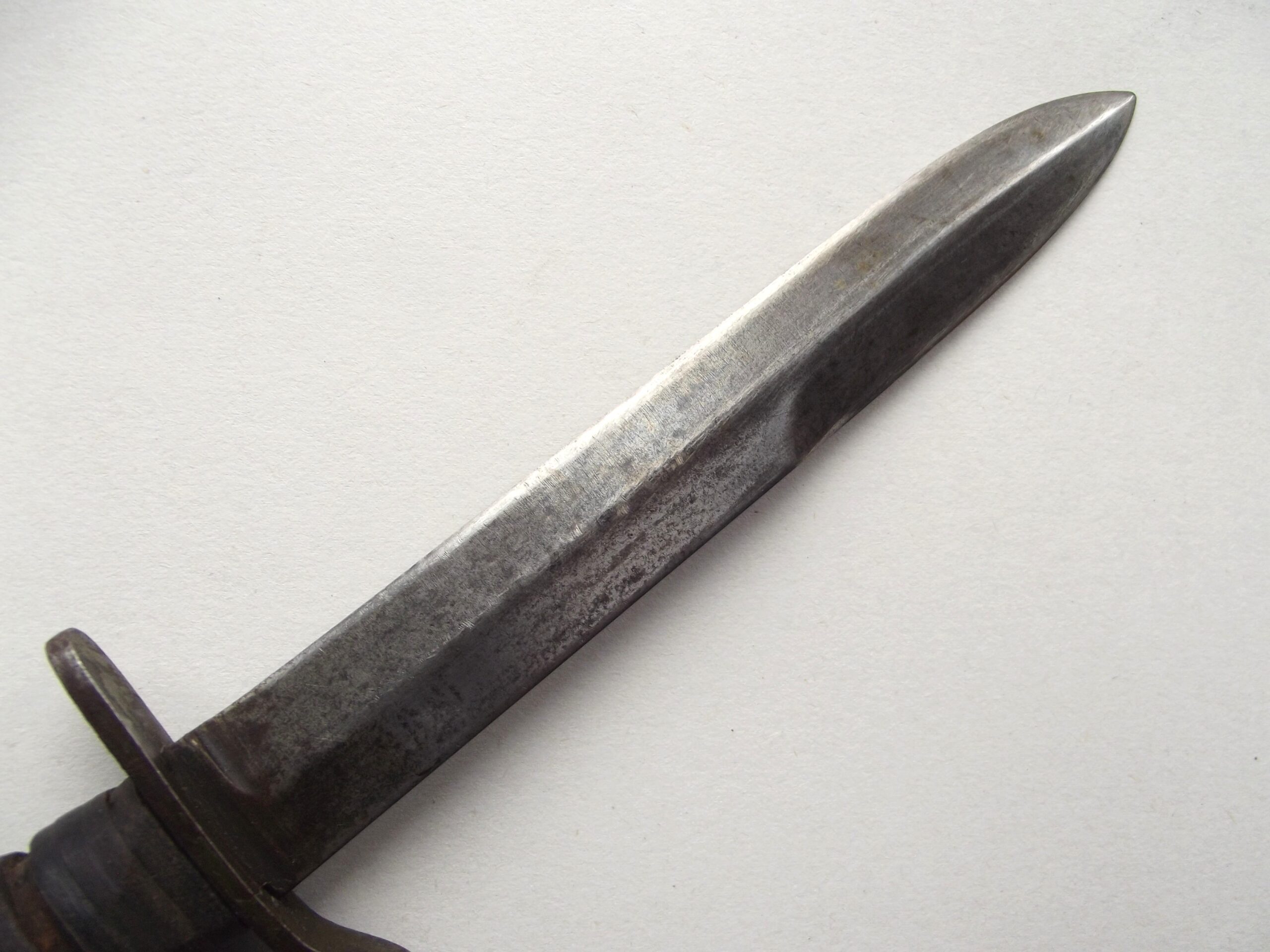 WW2 AMERICAN M3 FIGHTING KNIFE & SCABBARD B.M CO