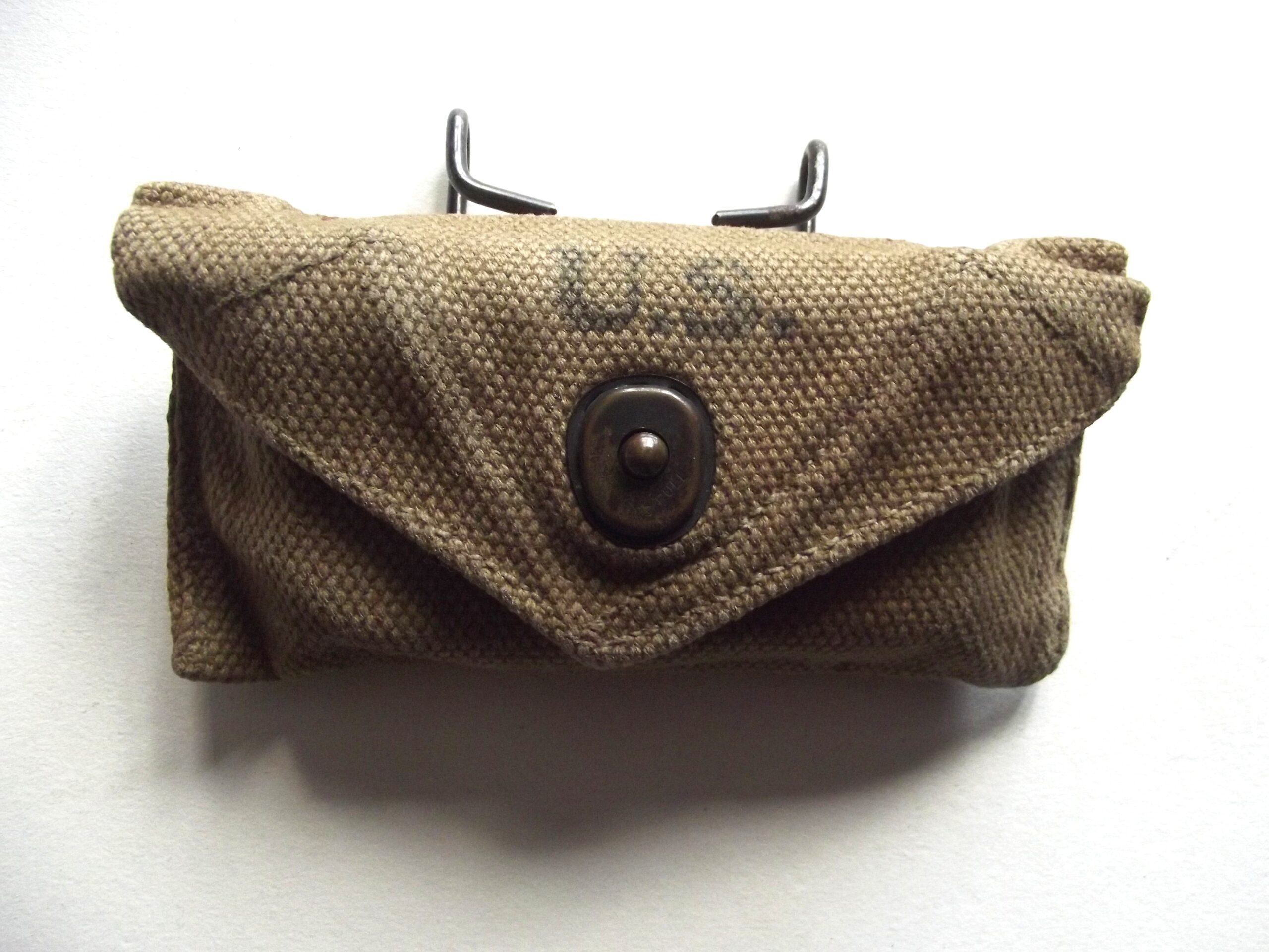 WW2 AMERICAN M1924 FIRST AID WEBBING POUCH & CARLISLE TIN DATED 1942