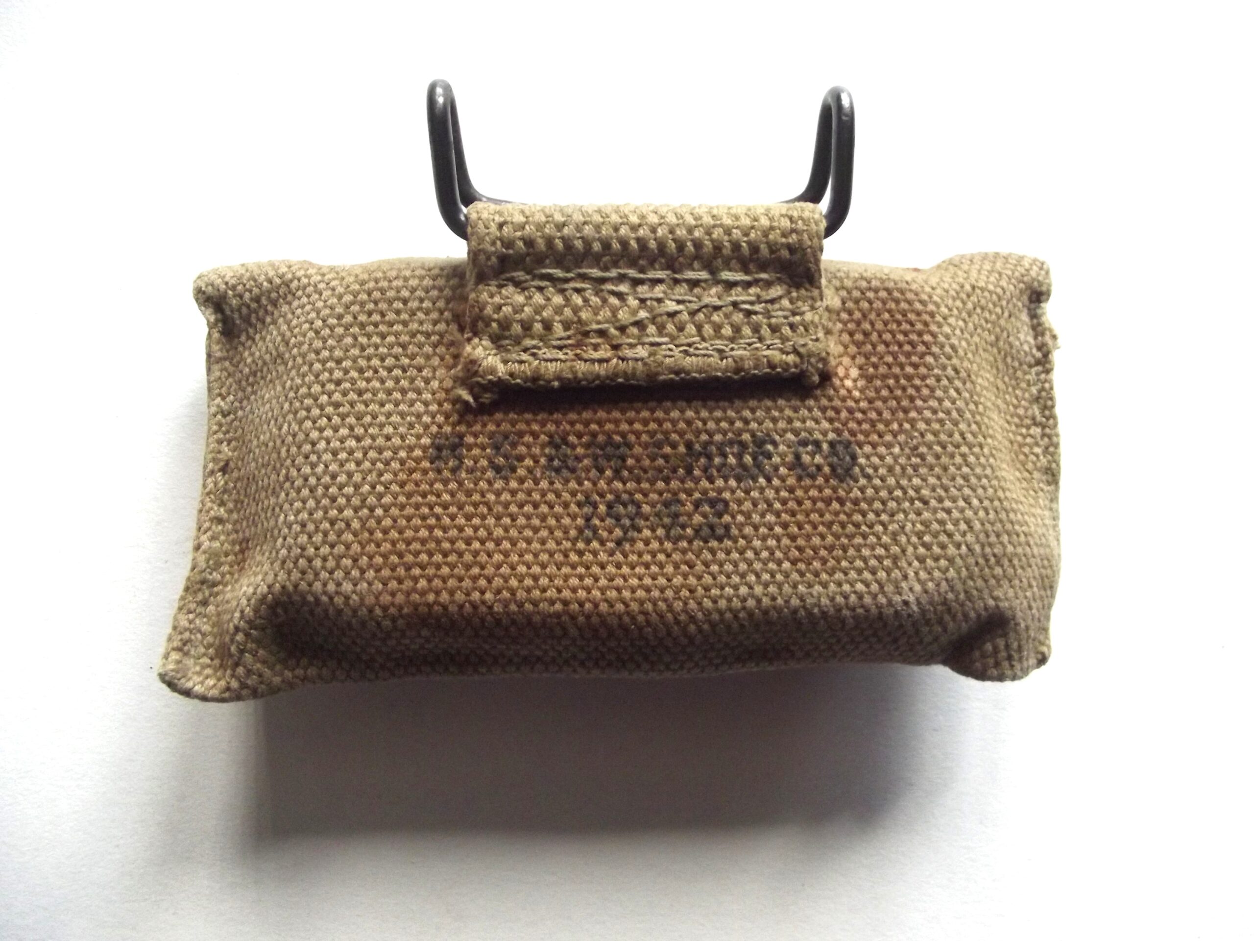 WW2 AMERICAN M1924 FIRST AID WEBBING POUCH & CARLISLE TIN DATED 1942