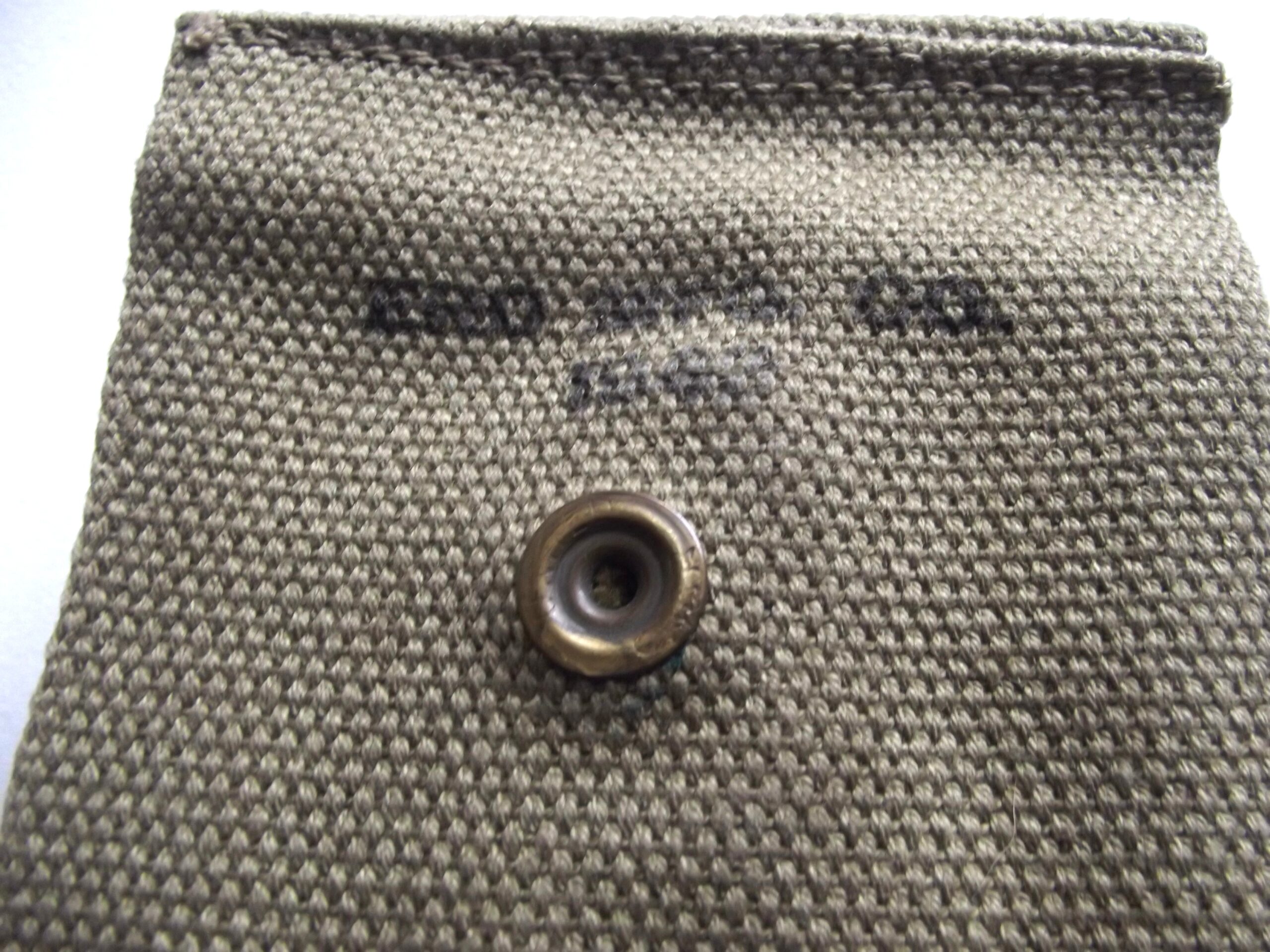 WW2 AMERICAN M1923 COLT .45 WEBBING MAGAZINE POUCH DATED 1942