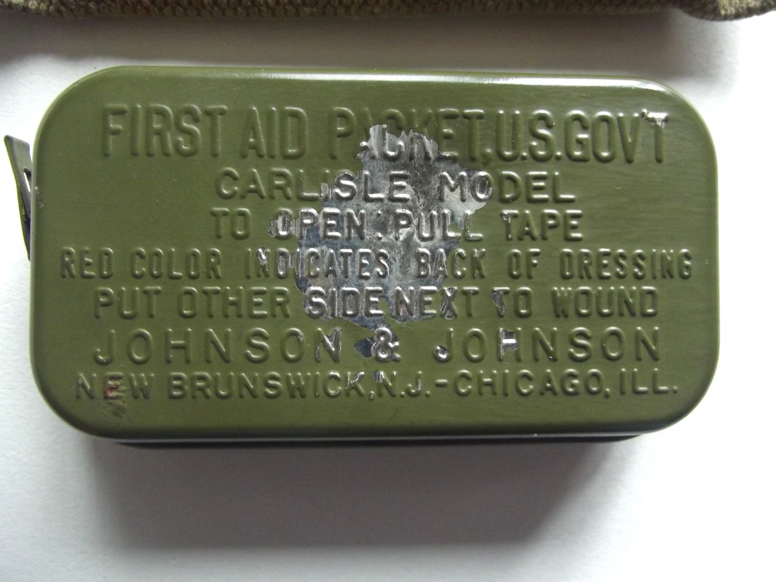 WW2 AMERICAN M1924 FIRST AID WEBBING POUCH & CARLILSE TIN DATED 1942
