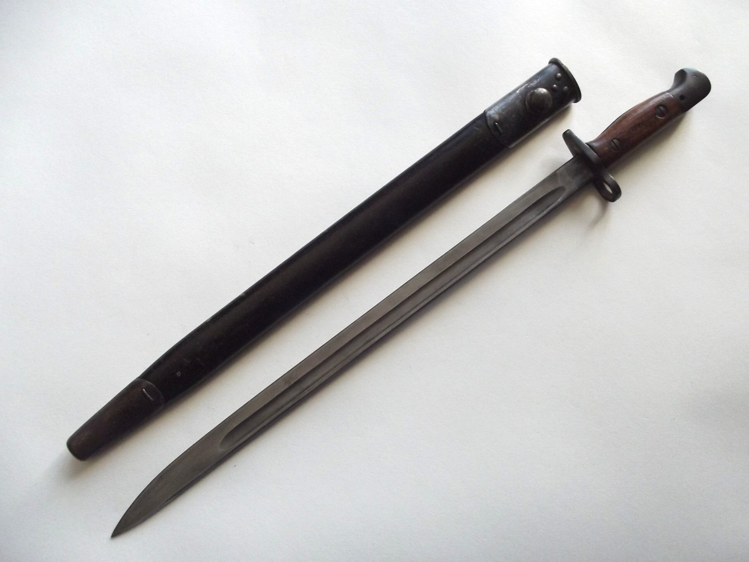 WW1 1907 BAYONET & SCABBARD DATED 1917 WILKINSON