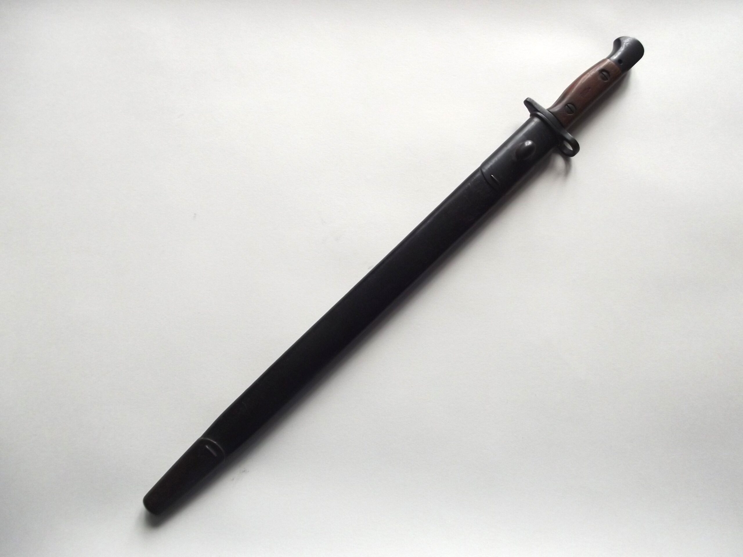 WW1 1907 BAYONET & SCABBARD ENFIELD DATED 1910