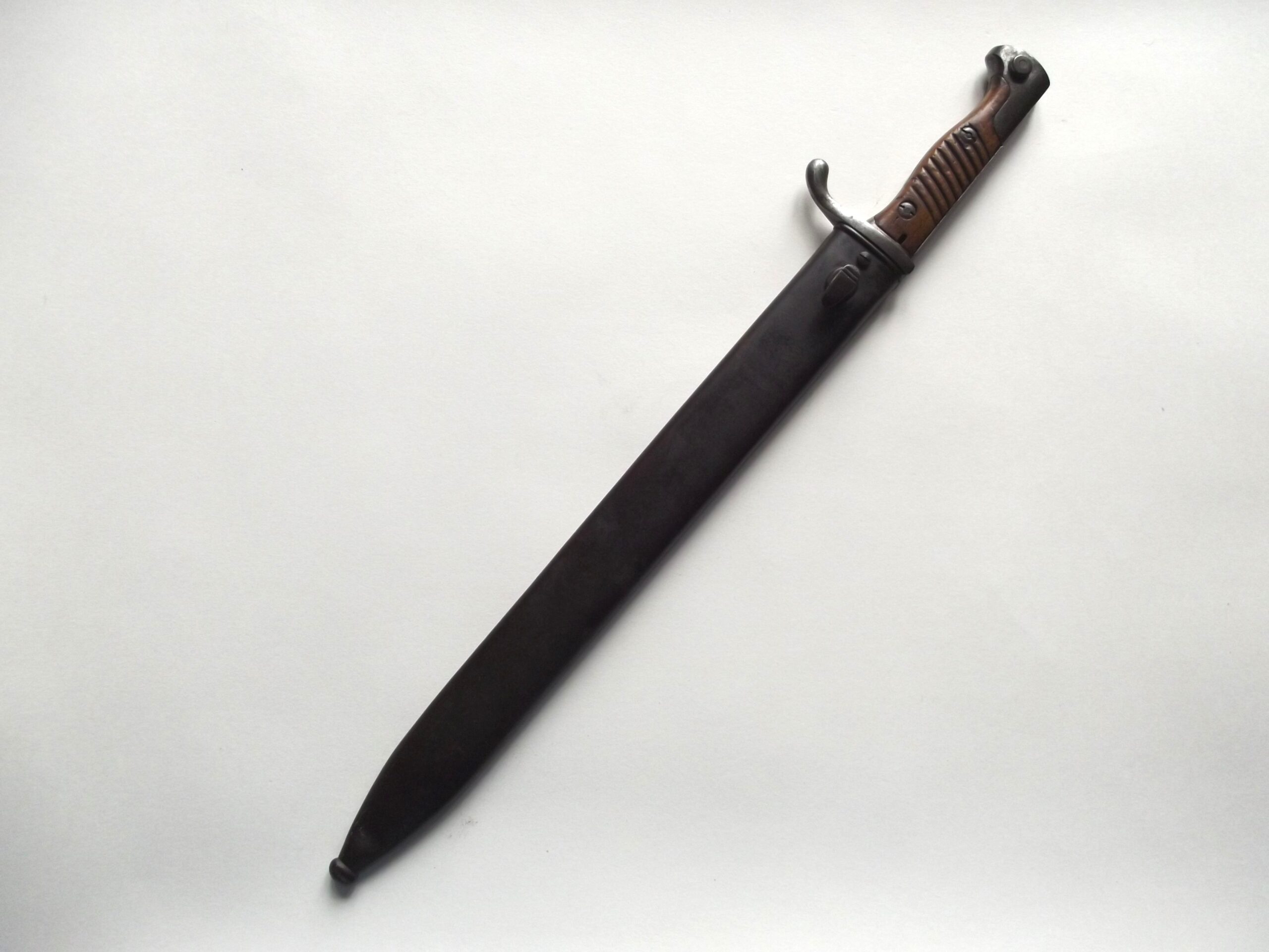 WW1 IMPERIAL GERMAN SAWBACK BUTCHER BAYONET & SCABBARD DATED 1916