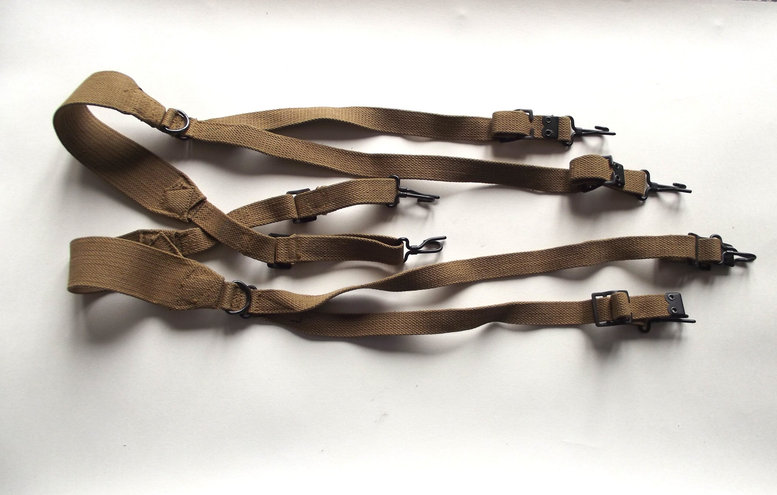 WW2 AMERICAN M1936 BRITISH MADE WEBBING SUSPENDERS DATED 1943