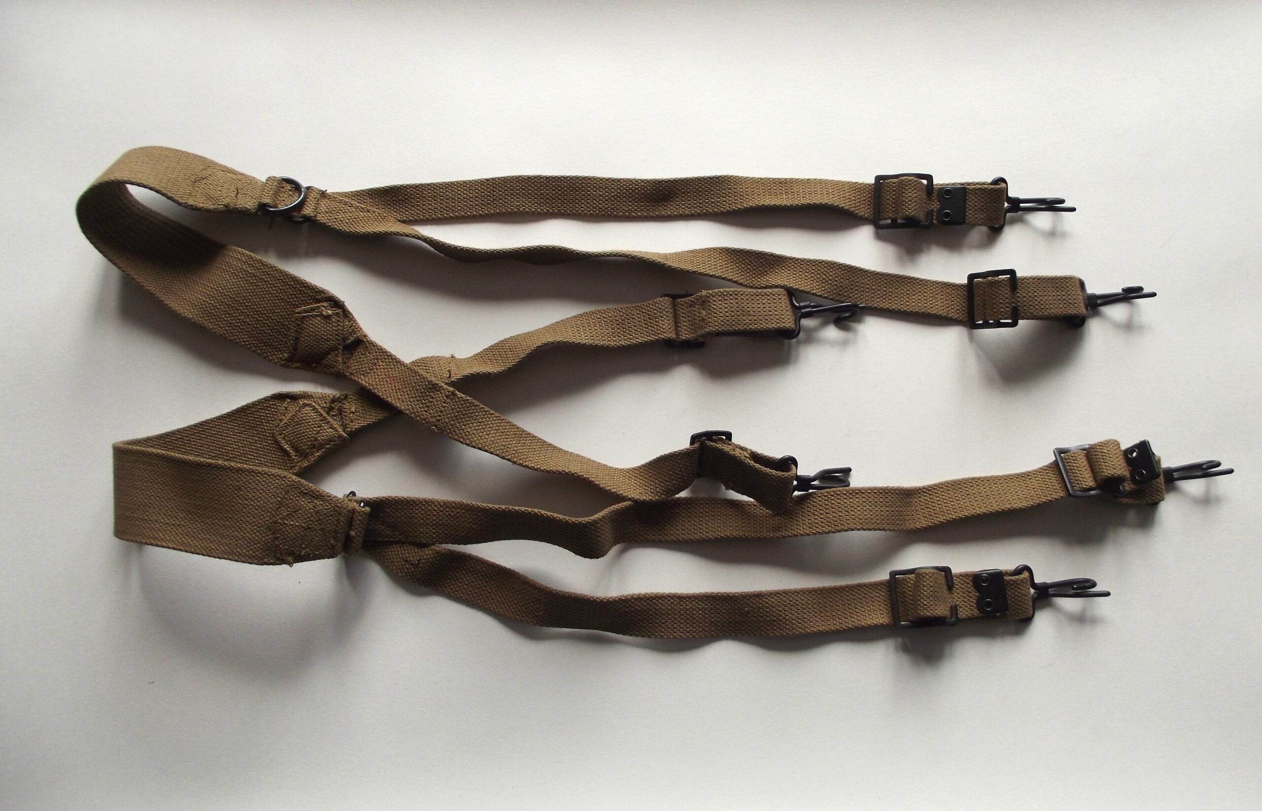 WW2 AMERICAN M1936 BRITISH MADE WEBBING SUSPENDERS DATED 1943