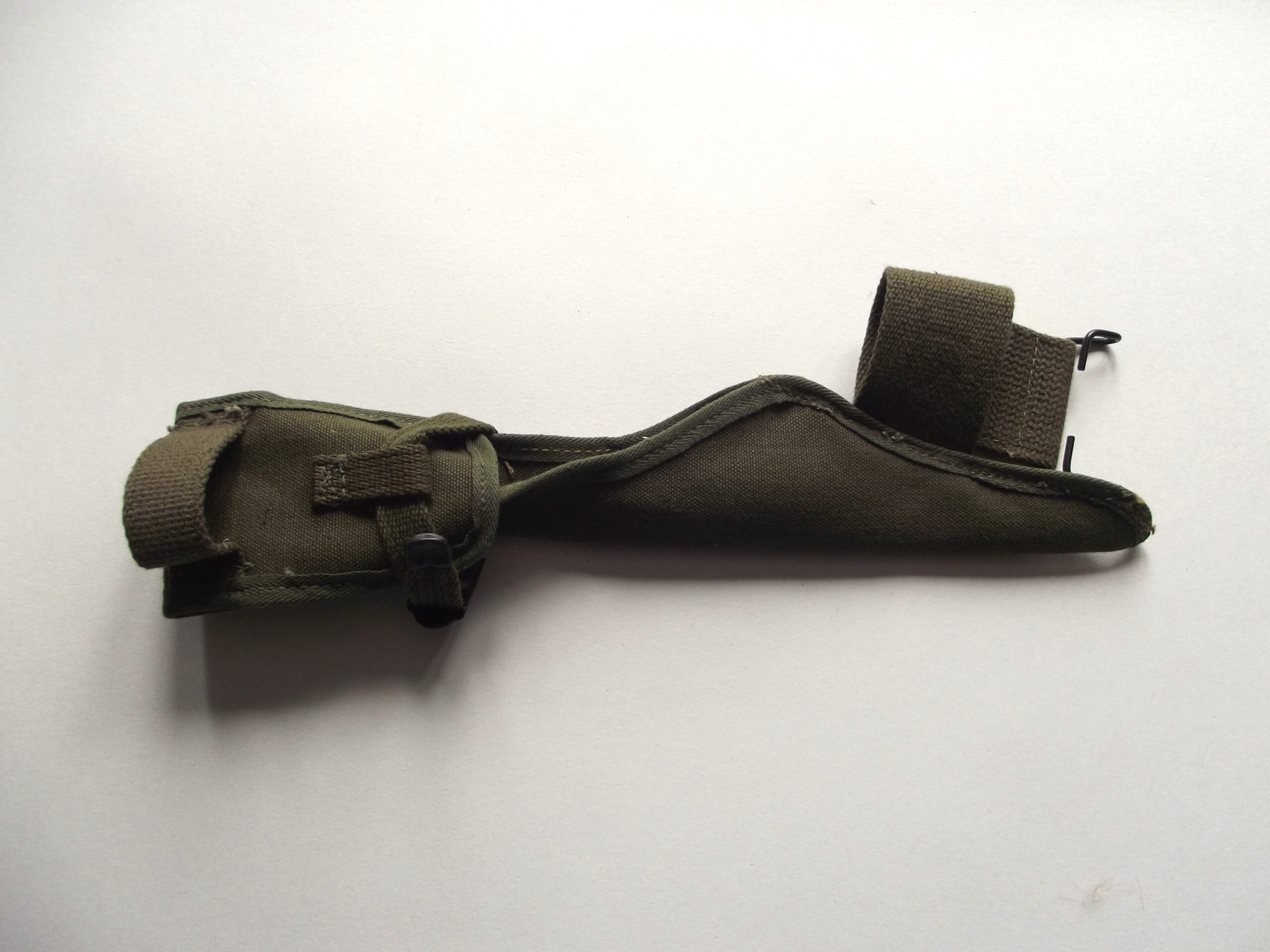 WW2 AMERICAN M1910 PICK-MATTOCK WEBBING CARRIER DATED 1945