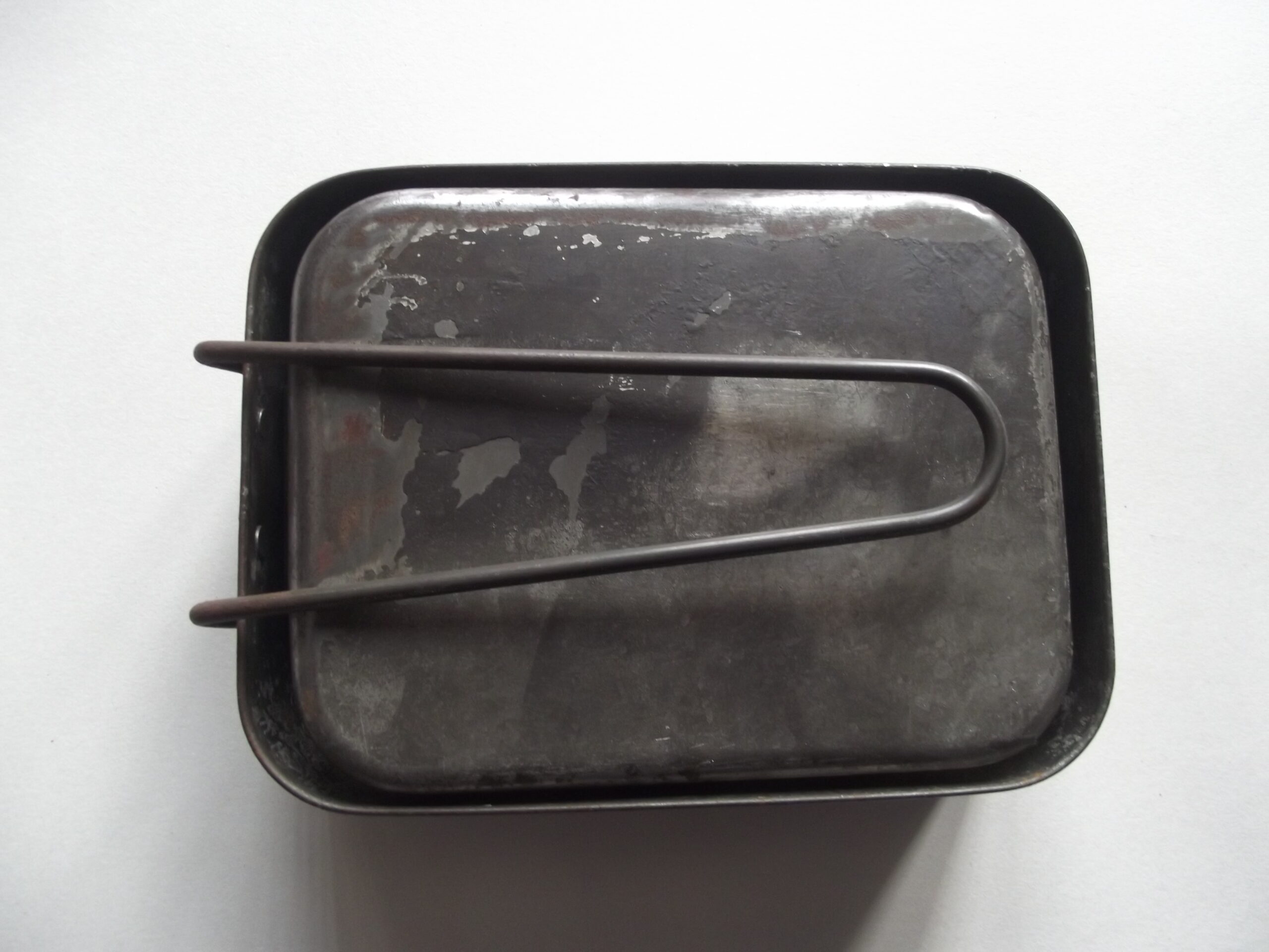 WW2 BRITISH ARMY MESS TINS DATED 1940