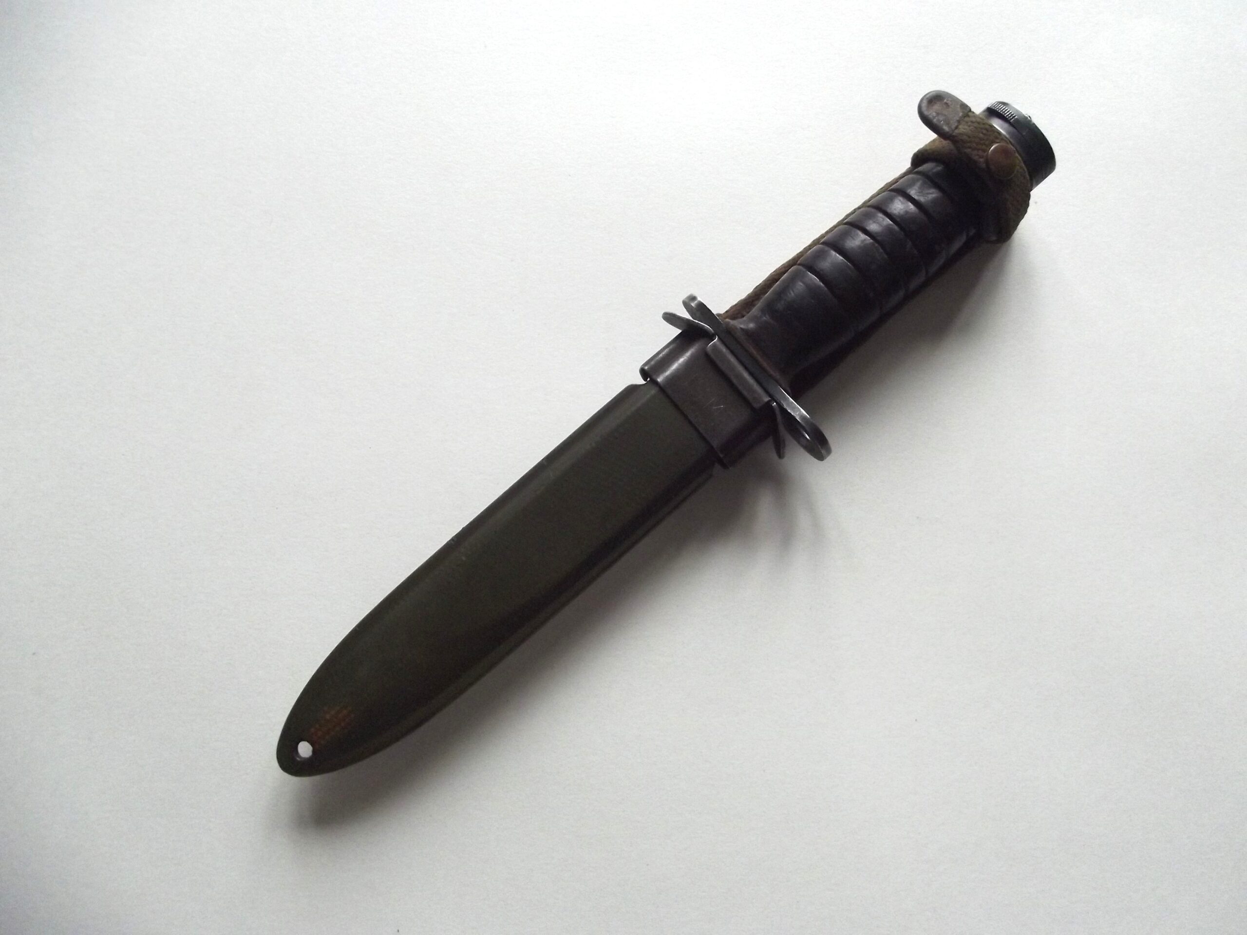 AMERICAN M4 BAYONET & B.M CO FIBRE SCABBARD