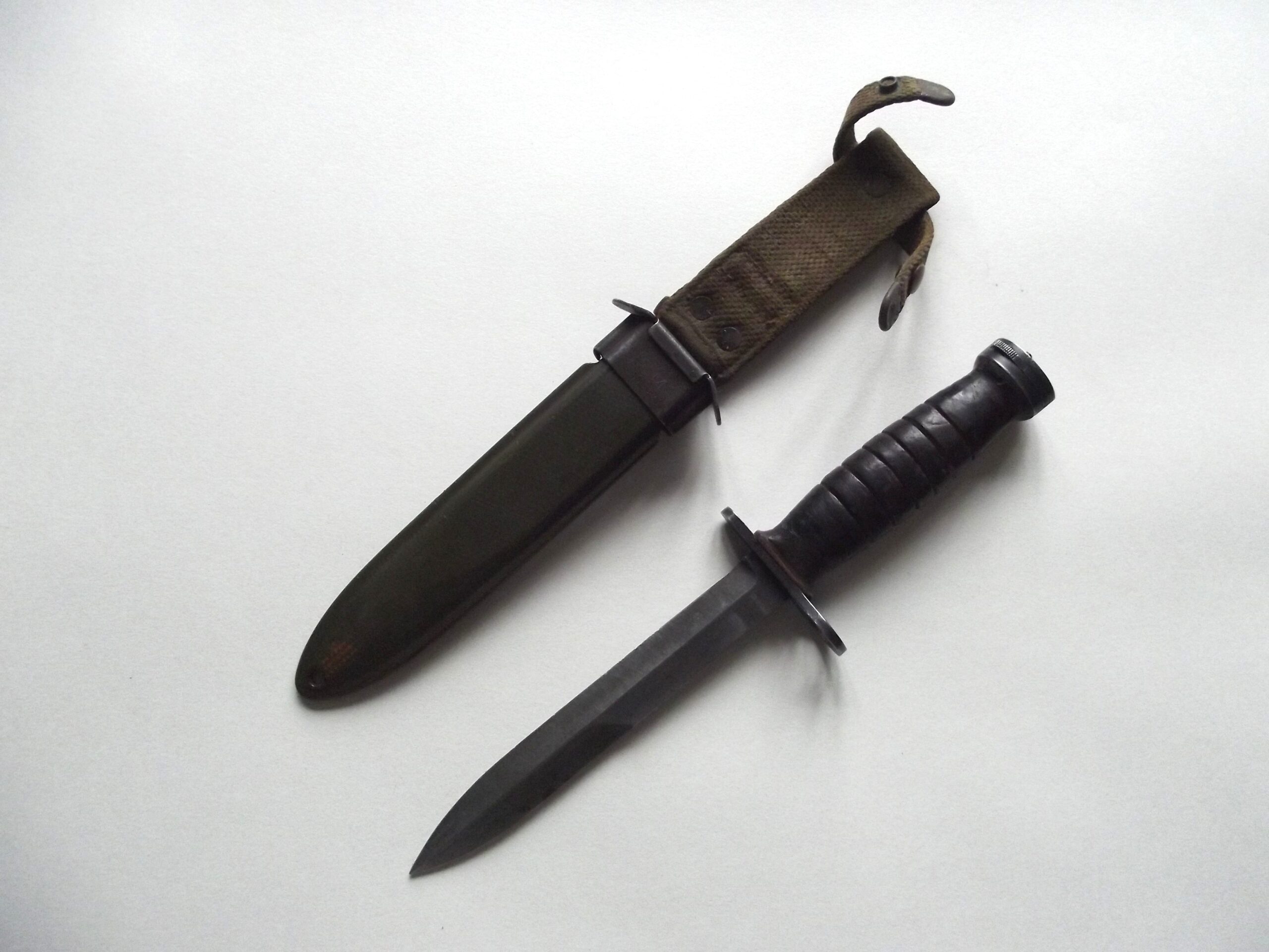 AMERICAN M4 BAYONET & B.M CO FIBRE SCABBARD