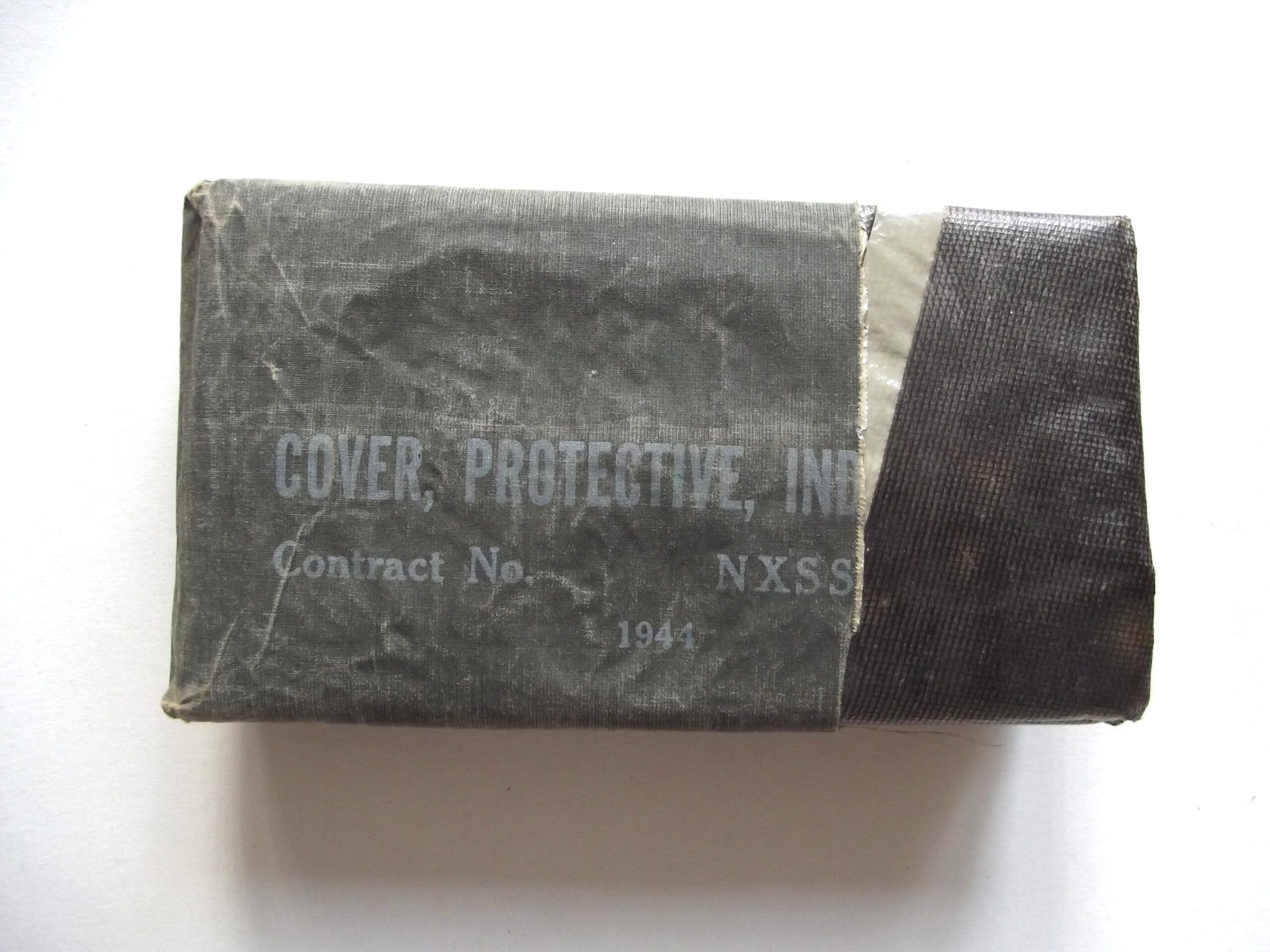 WW2 AMERICAN CHEMICAL WARFARE PROTECTIVE COVER DATED 1944
