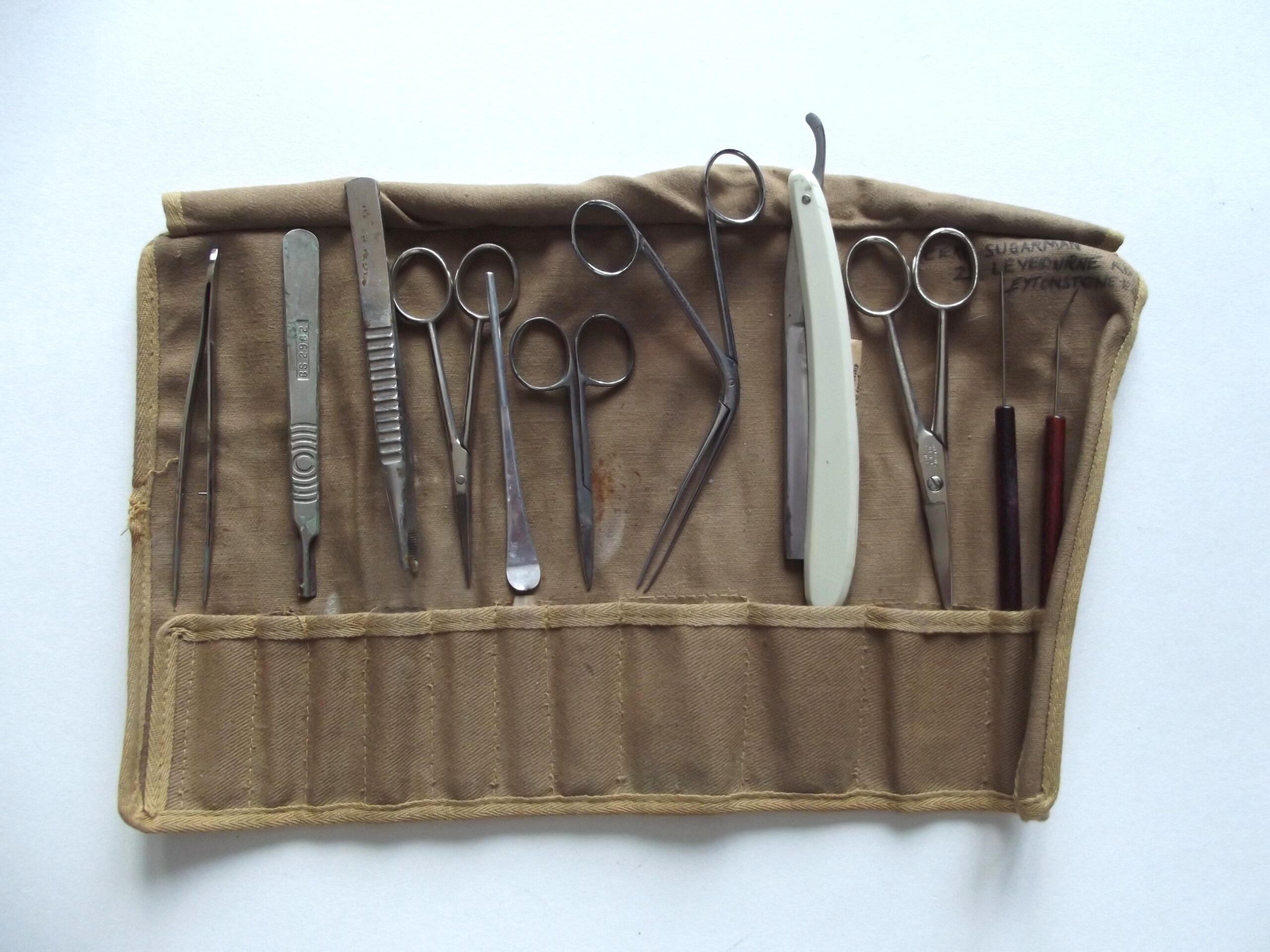 WW2 MEDICAL OFFICERS SURGICAL FIELD KIT