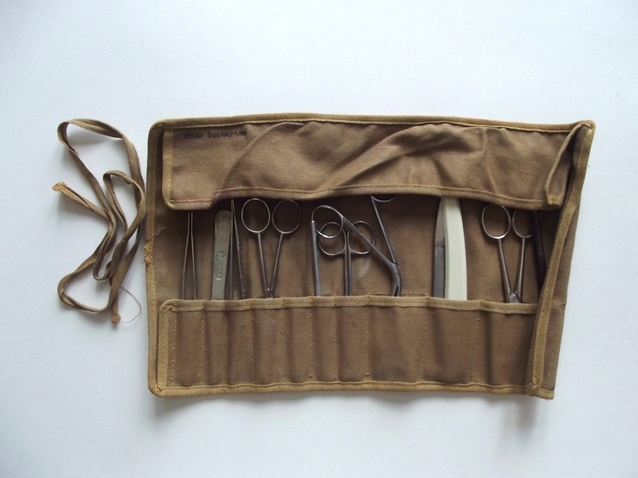 WW2 MEDICAL OFFICERS SURGICAL FIELD KIT