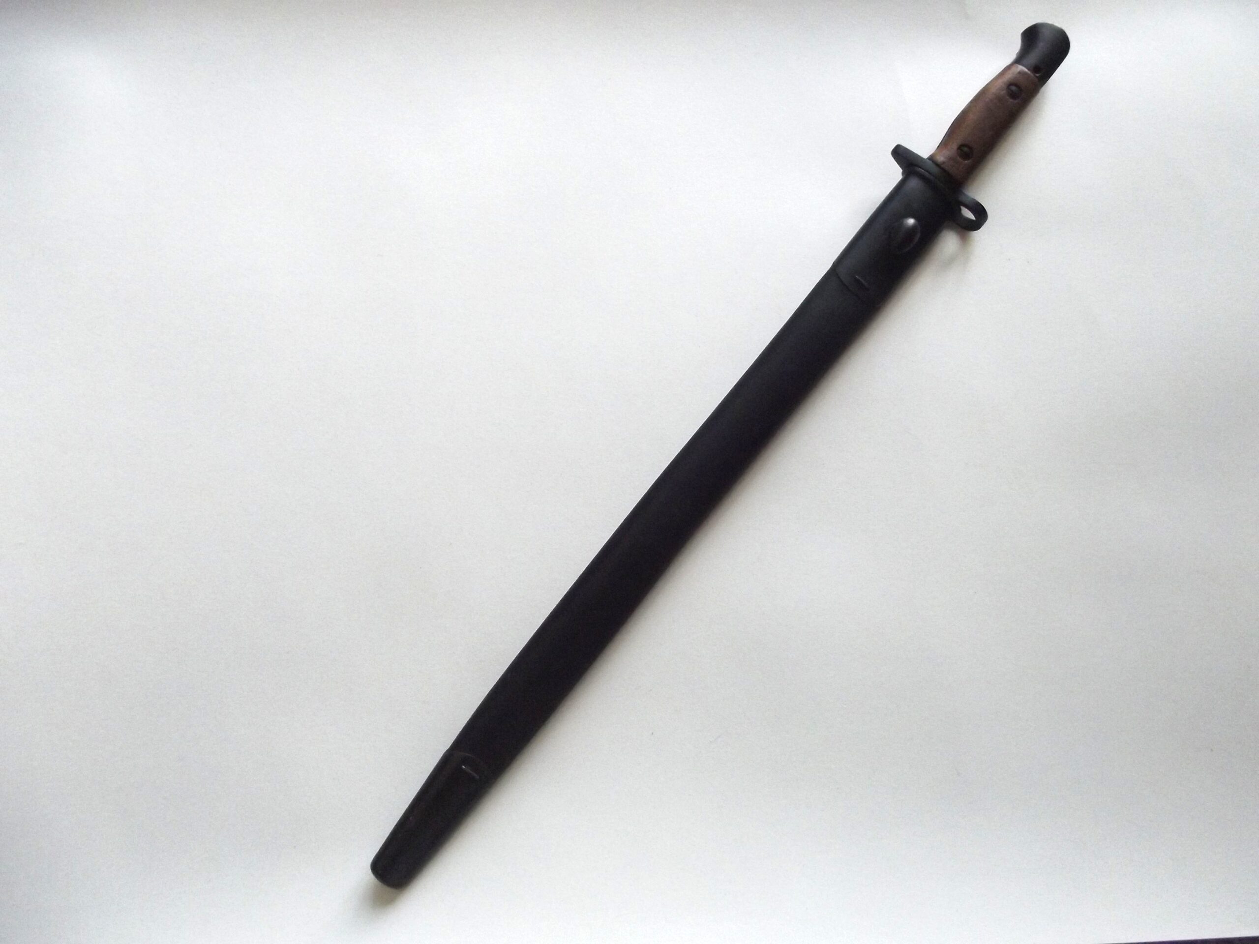WW1 1907 BAYONET & SCABBARD DATED 1917 SANDERSON