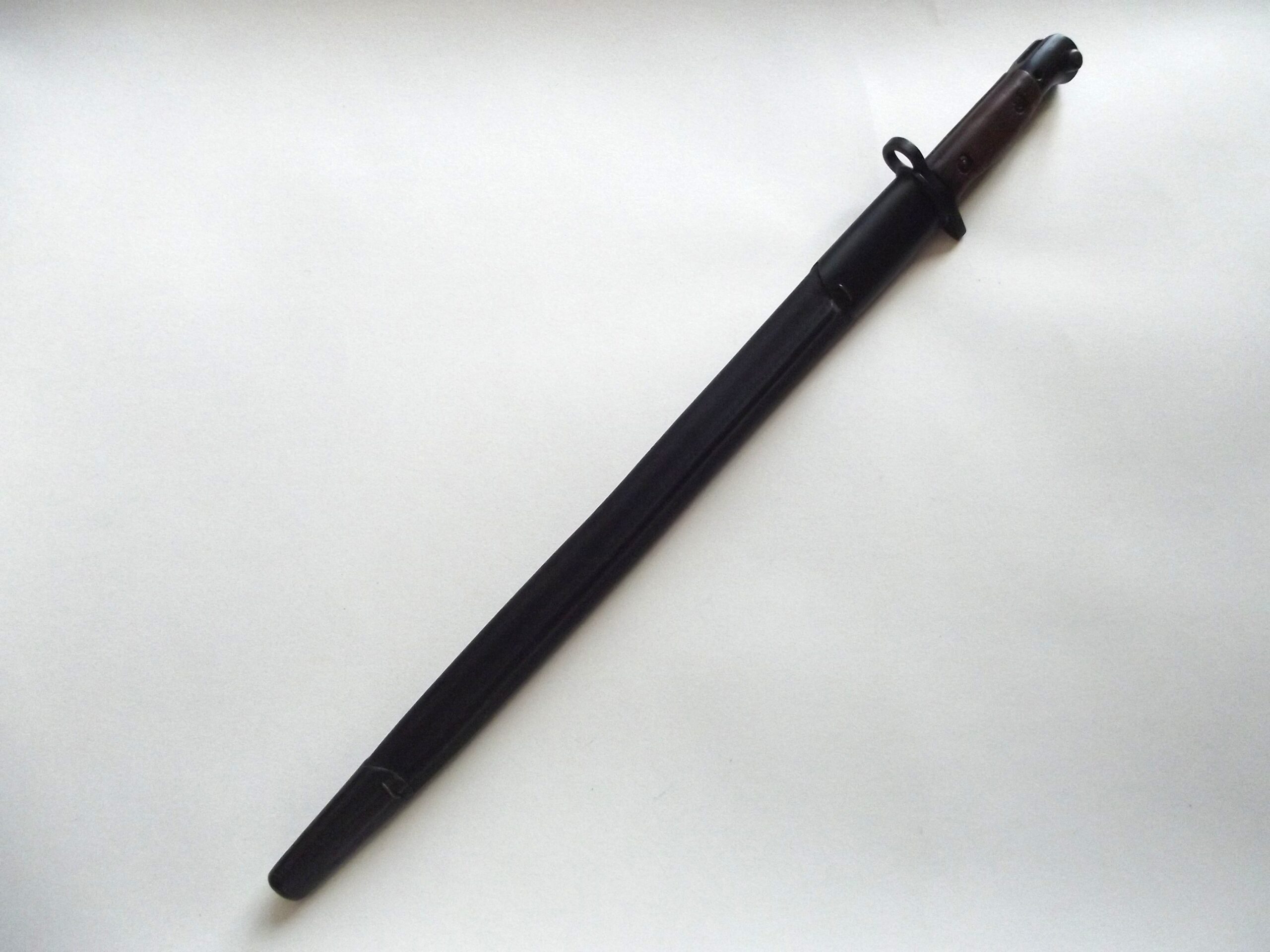 WW1 1907 BAYONET & SCABBARD DATED 1917 SANDERSON