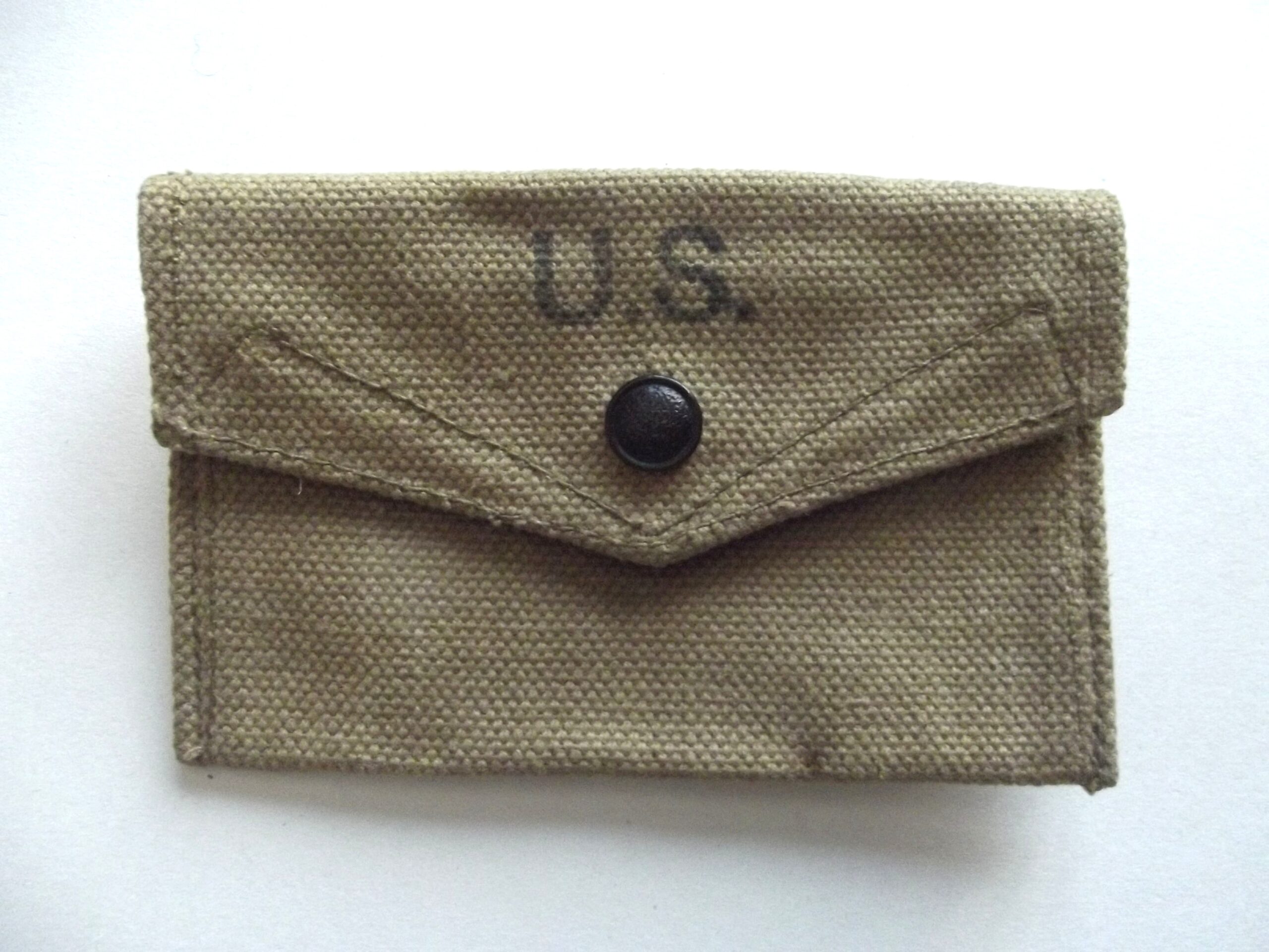 WW2 AMERICAN BRITISH MADE FIRST AID POUCH DATED 1944