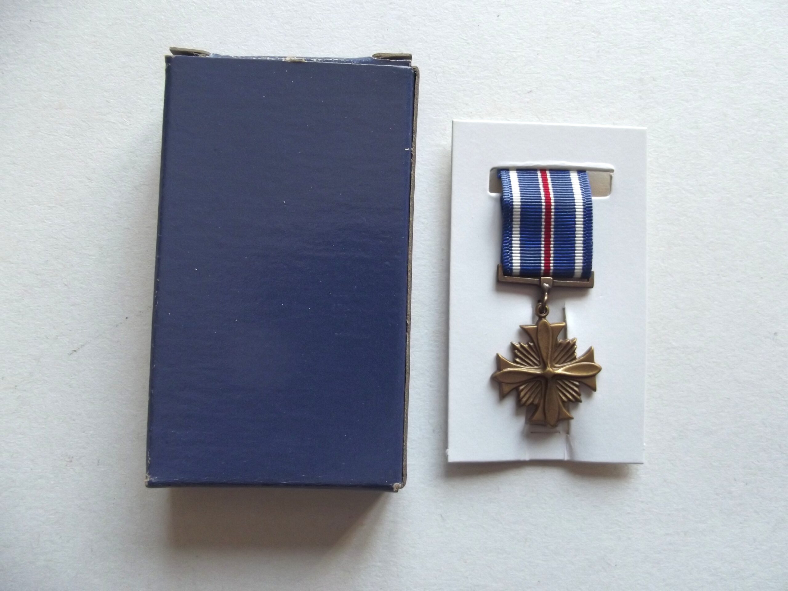 AMERICAN MINIATURE DISTINGUISHED FLYING CROSS MEDAL BOXED