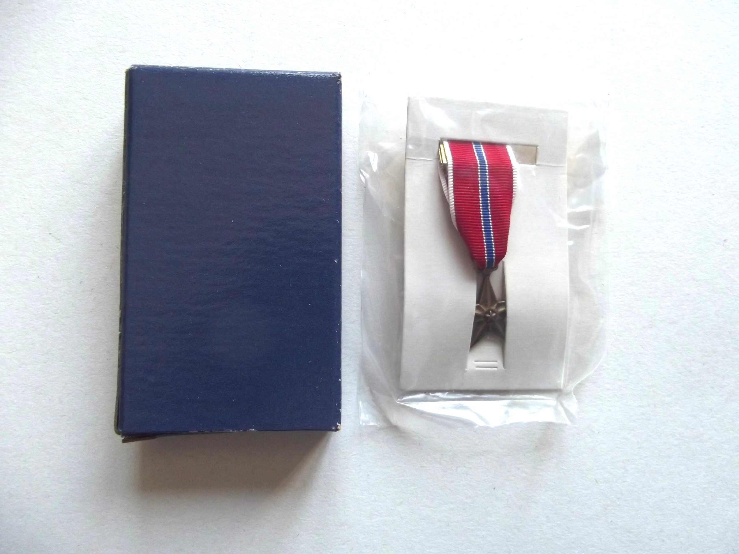 AMERICAN MINIATURE BRONZE STAR MEDAL BOXED