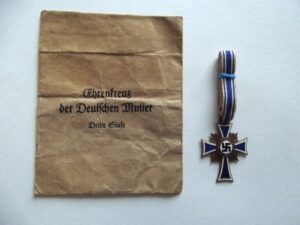 GERMAN BRONZE MOTHERS CROSS AWARD & PACKET LIND & MEYRER