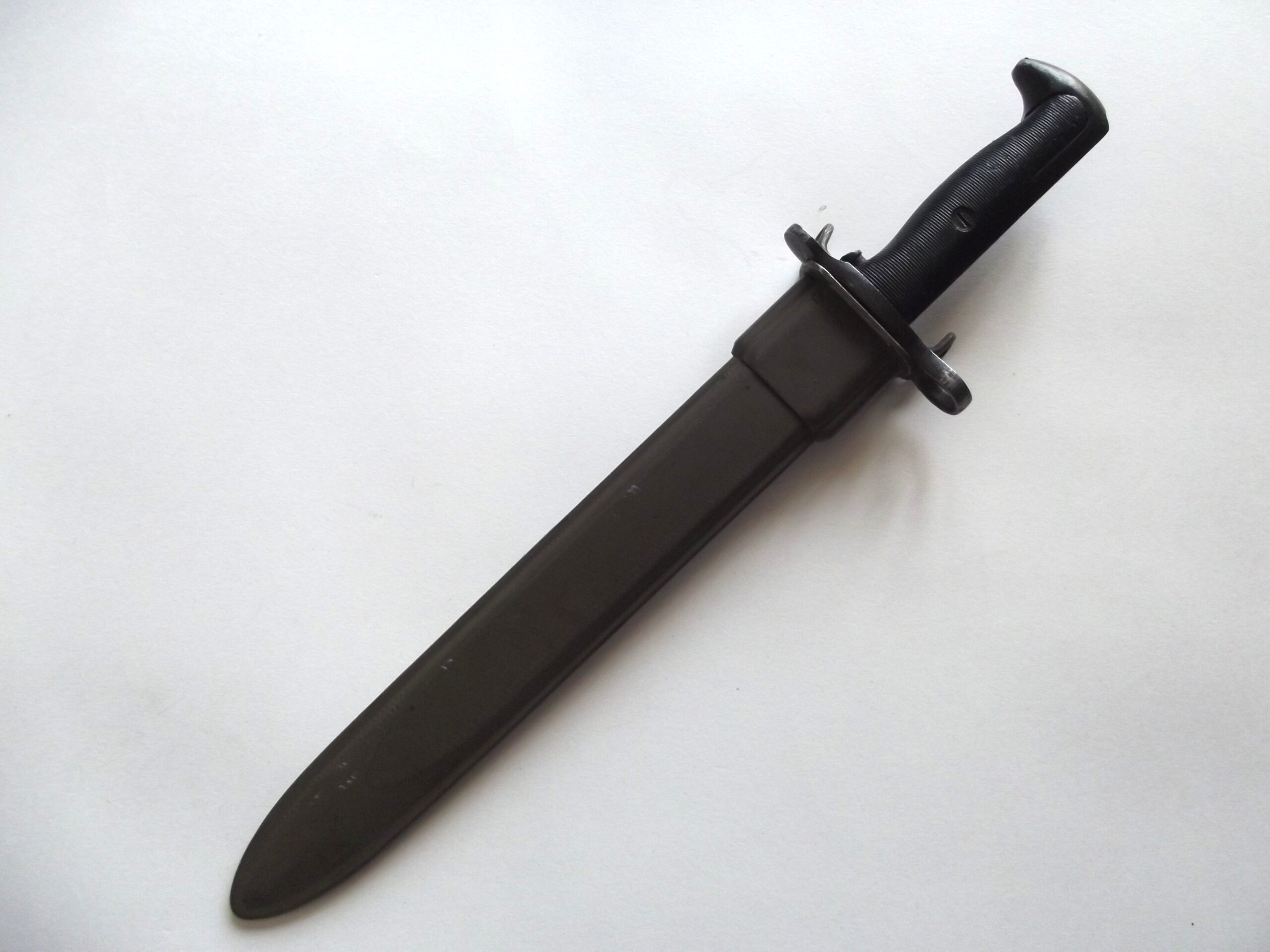 WW2 AMERICAN SPEARPOINT M1 BAYONET & SCABBARD DATED 1942 U.C.