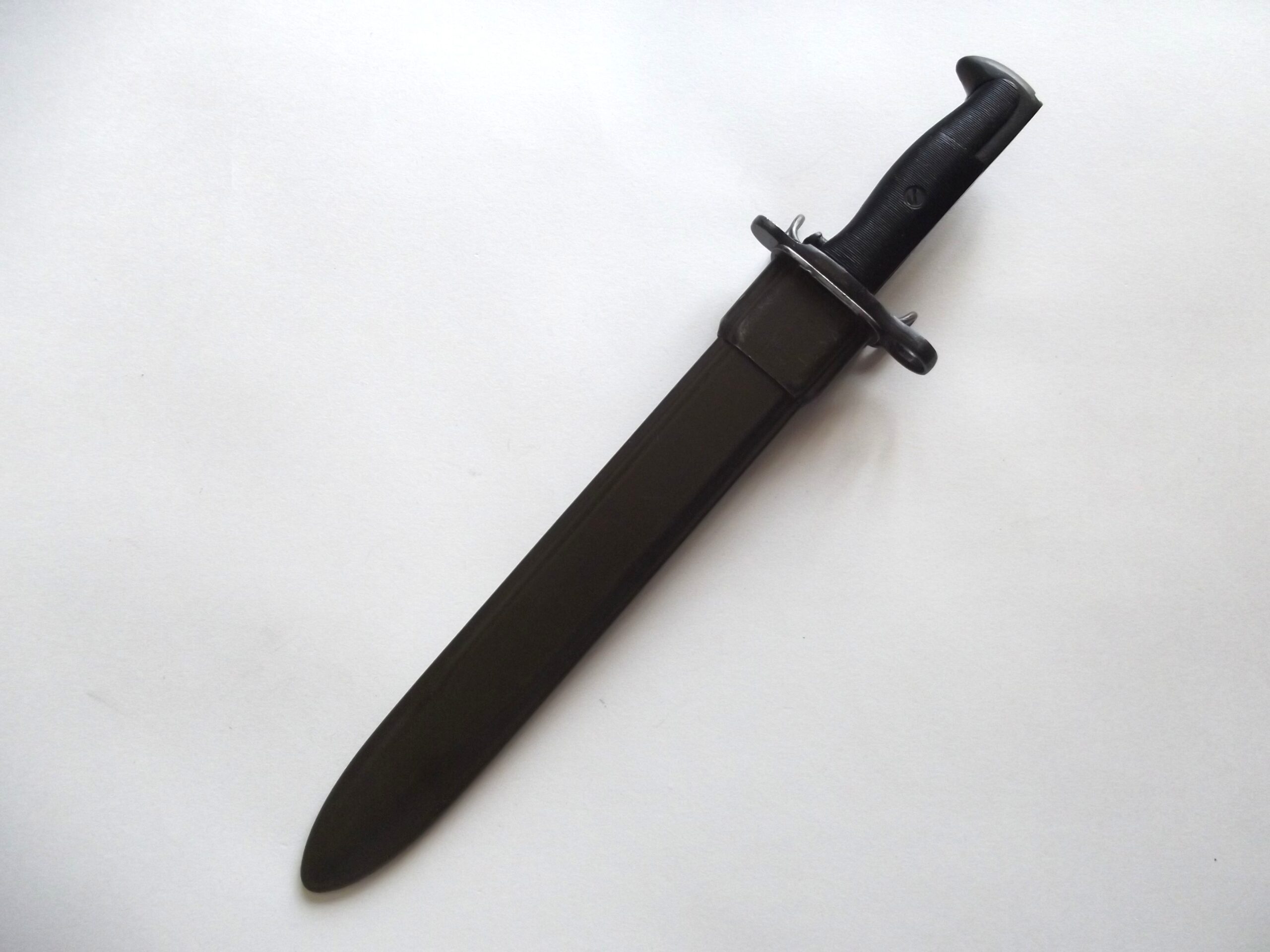 WW2 AMERICAN SPEARPOINT M1 GARAND BAYONET & SCABBARD DATED 1943 U.F.H