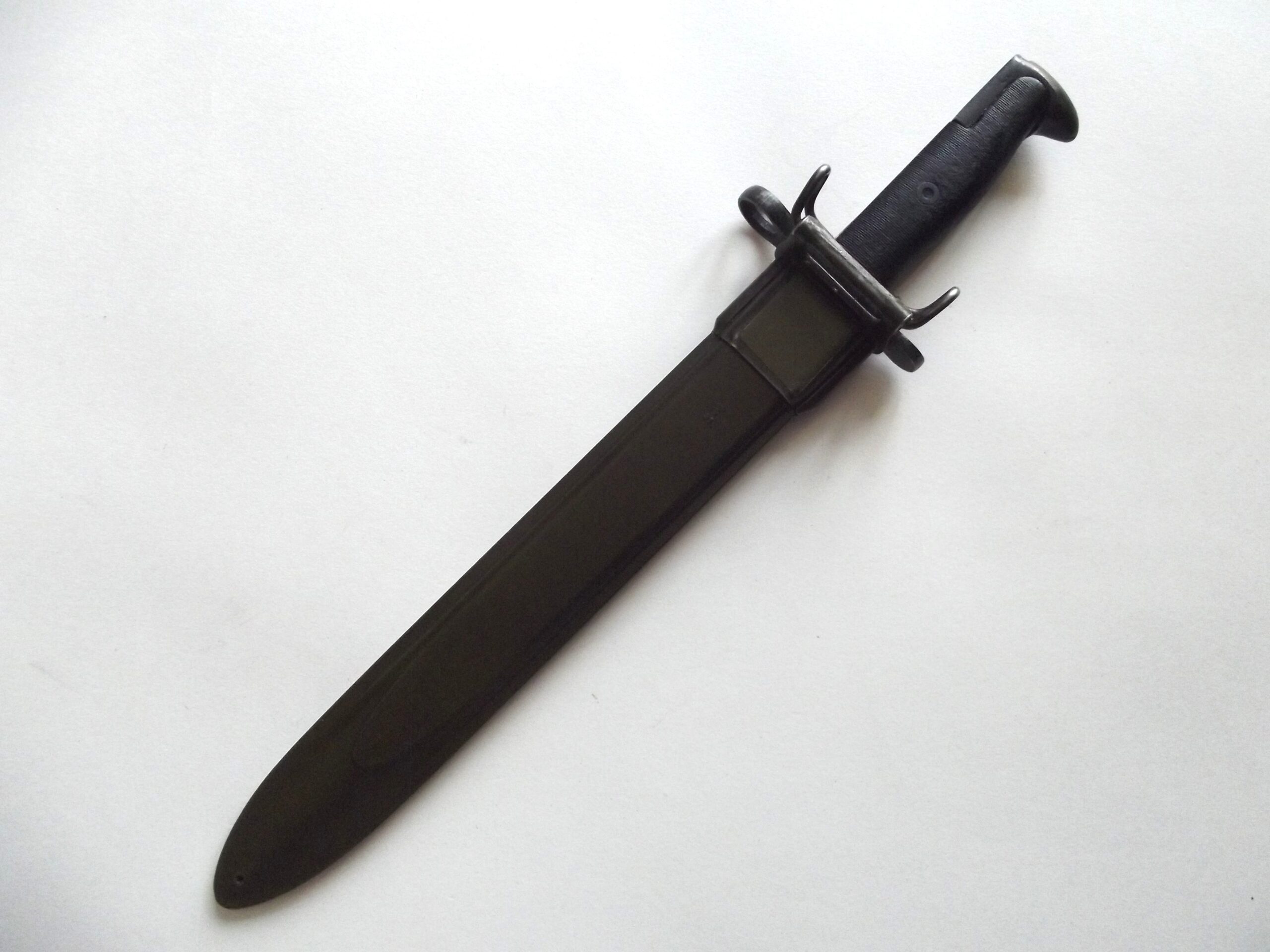 WW2 AMERICAN SPEARPOINT M1 GARAND BAYONET & SCABBARD DATED 1943 U.F.H